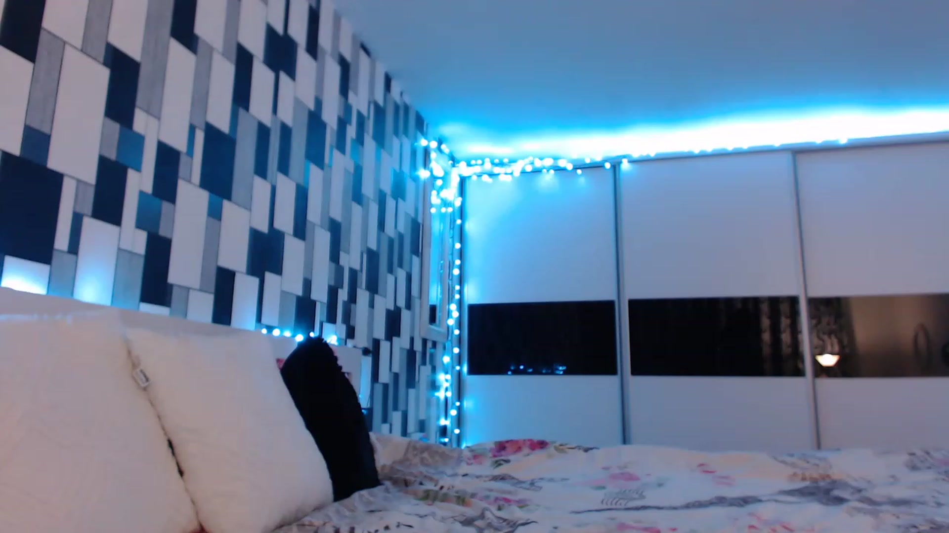 Gallery image thumbnail from nikki_sweet1's myfreecams stream on, 03/13/2023, 24:36 image 4 of 20