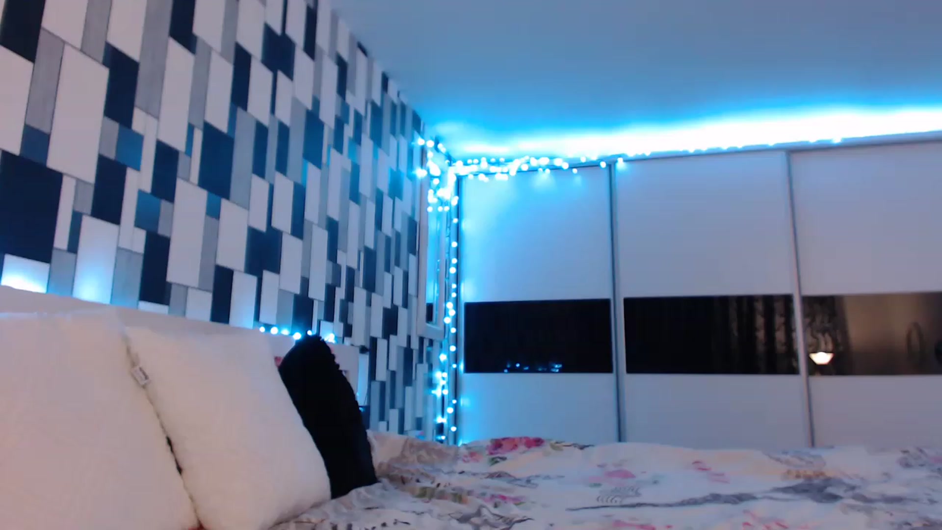 Gallery image thumbnail from nikki_sweet1's myfreecams stream on, 03/13/2023, 24:36 image 5 of 20