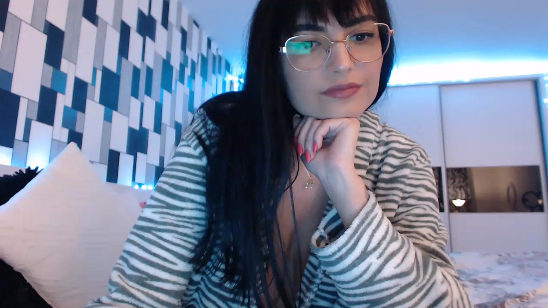 Gallery image thumbnail from nikki_sweet1's myfreecams stream on, 03/13/2023, 01:37 image 9 of 20