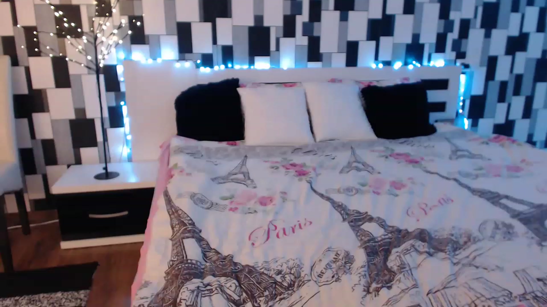Gallery image thumbnail from nikki_sweet1's myfreecams stream on, 03/15/2023, 23:38 image 15 of 20