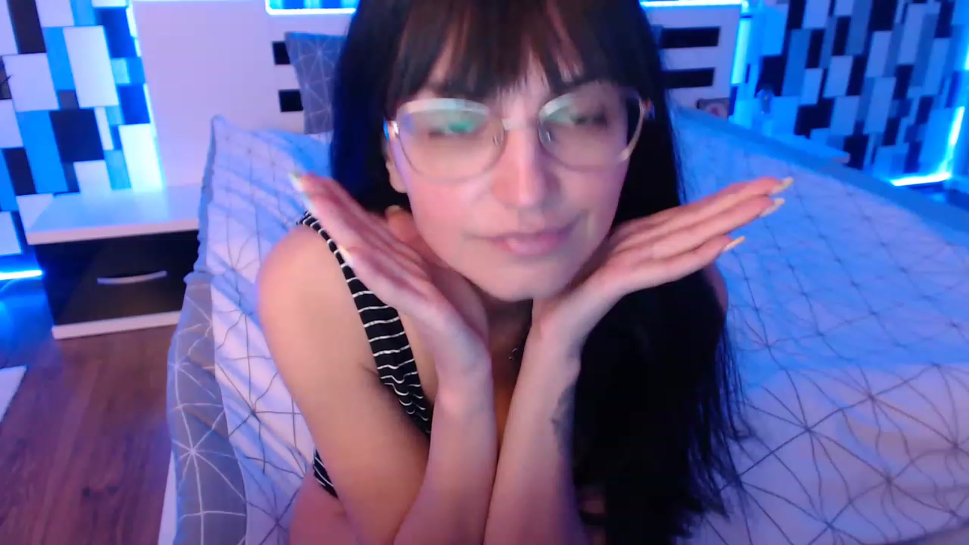 Gallery image thumbnail from nikki_sweet1's myfreecams stream on, 05/14/2023, 23:43 image 5 of 20