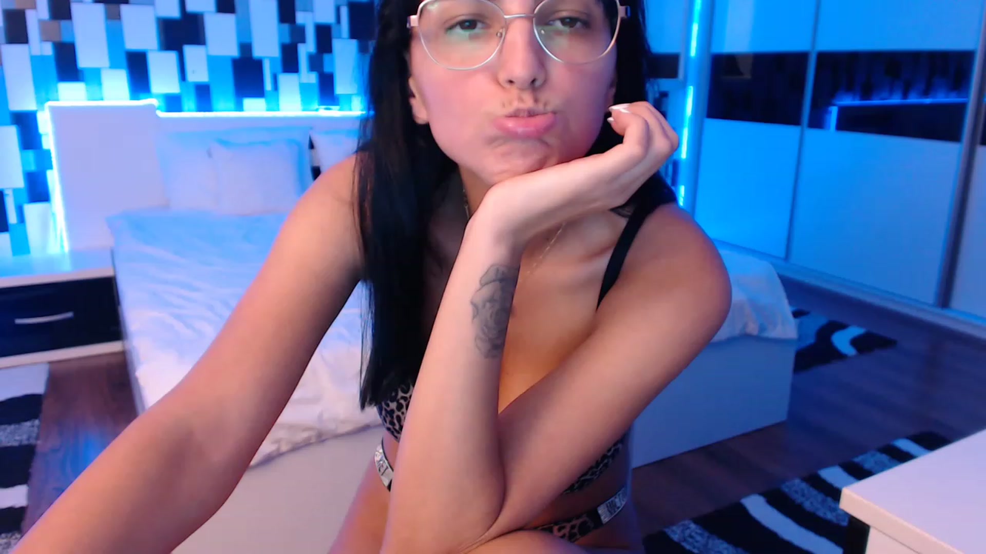 Gallery image thumbnail from nikki_sweet1's myfreecams stream on, 07/28/2023, 24:50 image 11 of 20