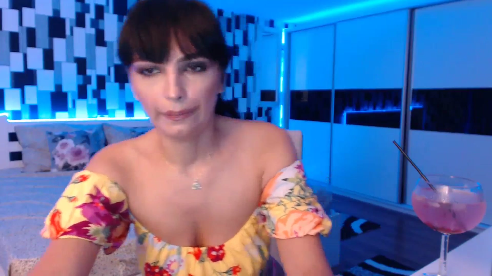 Gallery image thumbnail from nikki_sweet1's myfreecams stream on, 08/21/2023, 19:17 image 4 of 20
