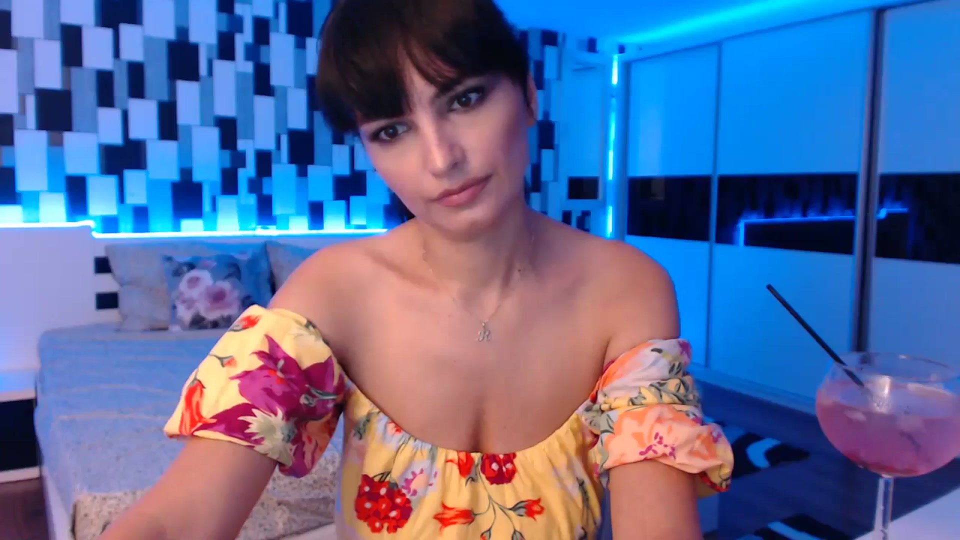 Gallery image thumbnail from nikki_sweet1's myfreecams stream on, 08/21/2023, 19:17 image 10 of 20