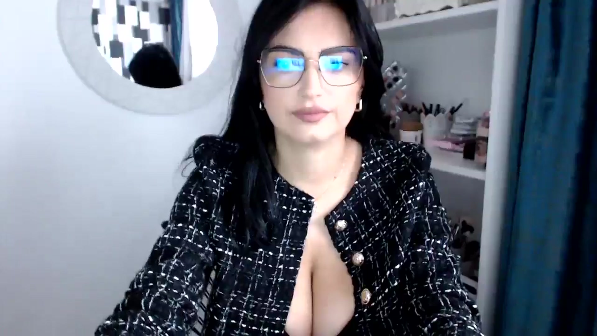 Gallery image thumbnail from nikki_sweet1's myfreecams stream on, 11/18/2025, 10:03 image 14 of 20