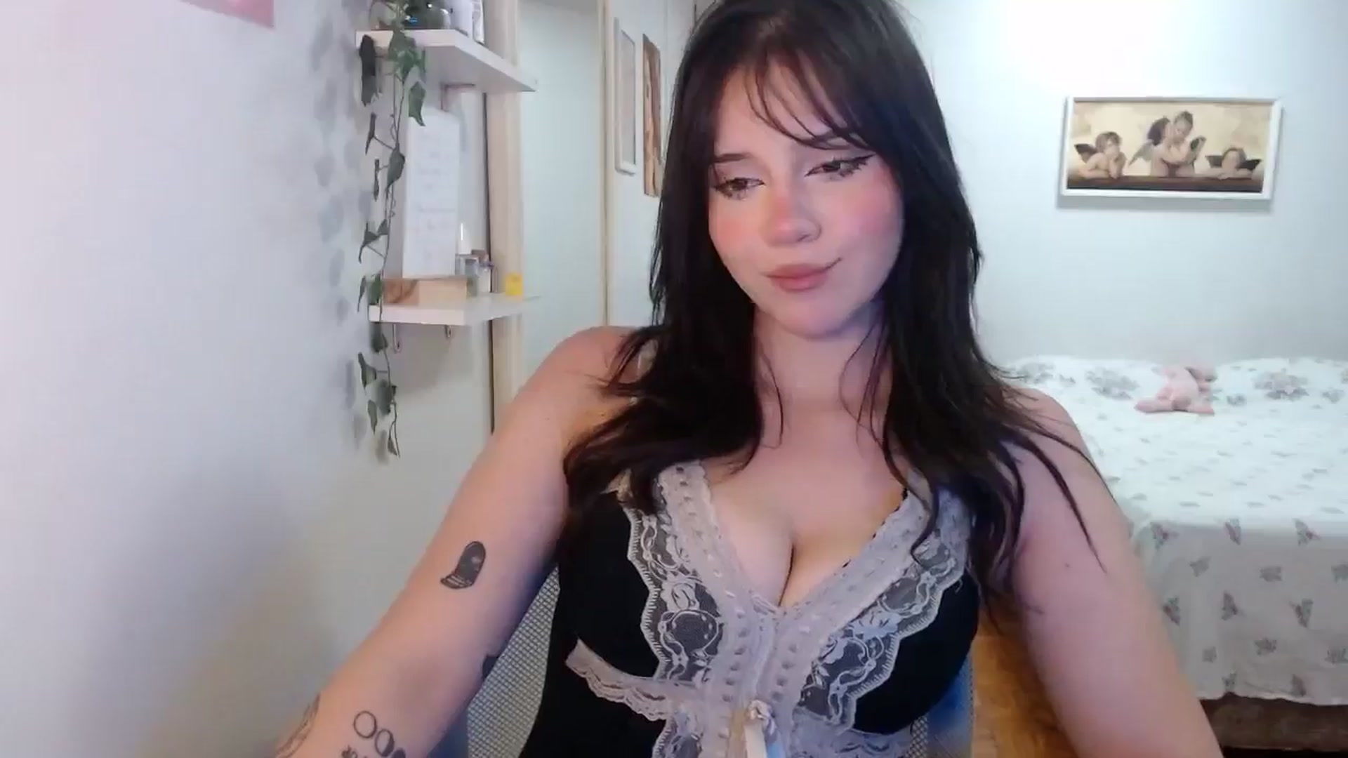 Gallery image thumbnail from nnina's myfreecams stream on, 11/24/2024, 12:06 image 17 of 20