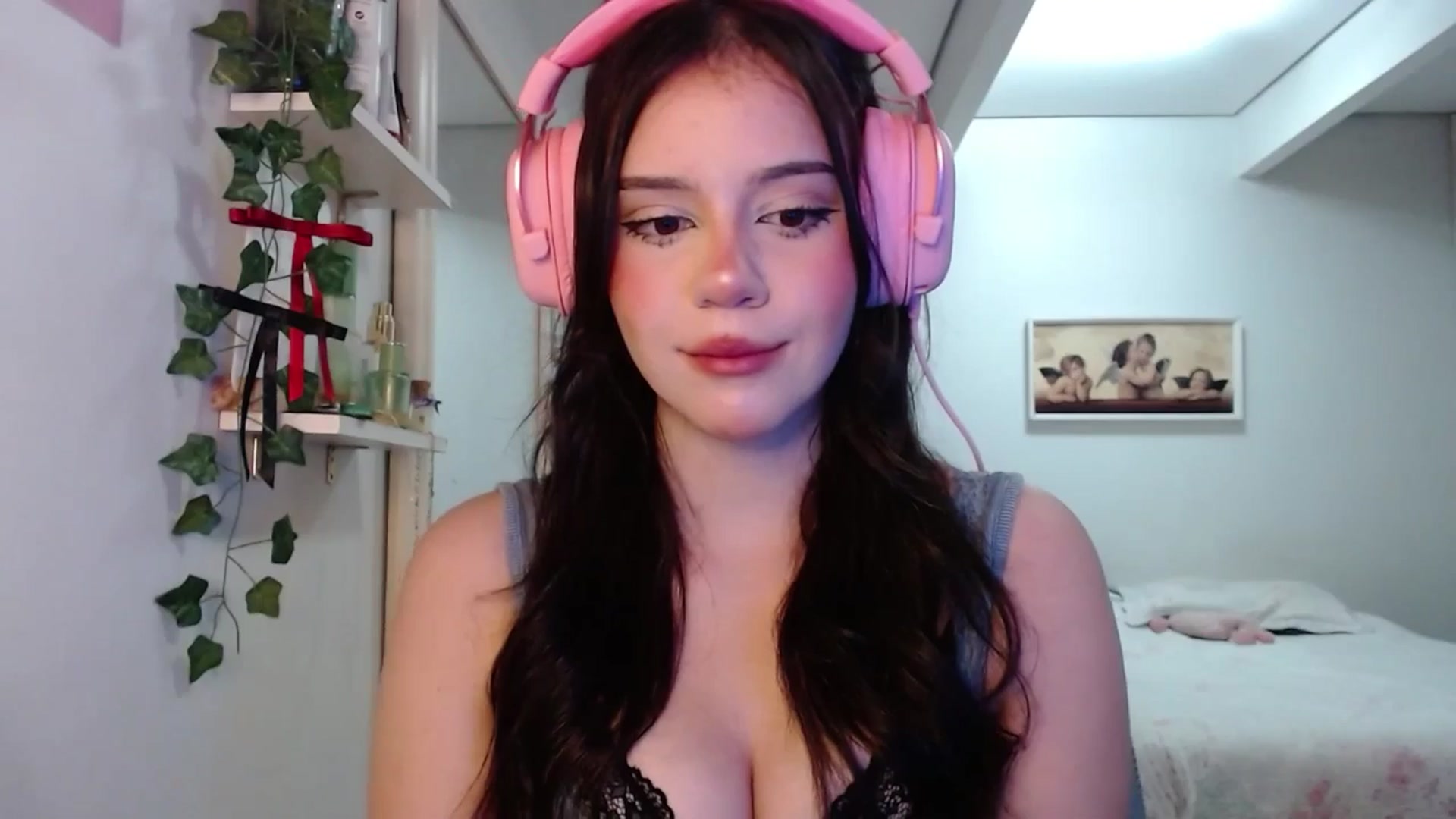 Gallery image thumbnail from nnina's myfreecams stream on, 04/20/2025, 09:51 image 2 of 20