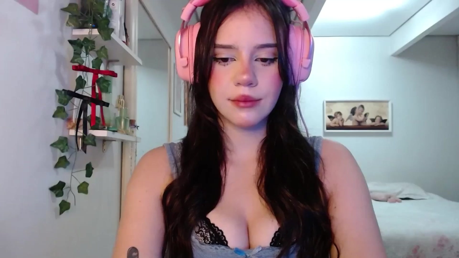 Gallery image thumbnail from nnina's myfreecams stream on, 04/20/2025, 09:51 image 18 of 20
