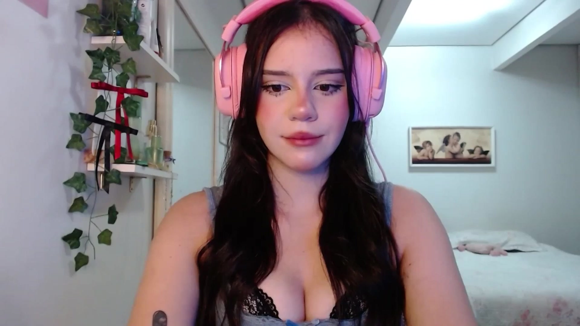 Gallery image thumbnail from nnina's myfreecams stream on, 04/20/2025, 09:51 image 3 of 20