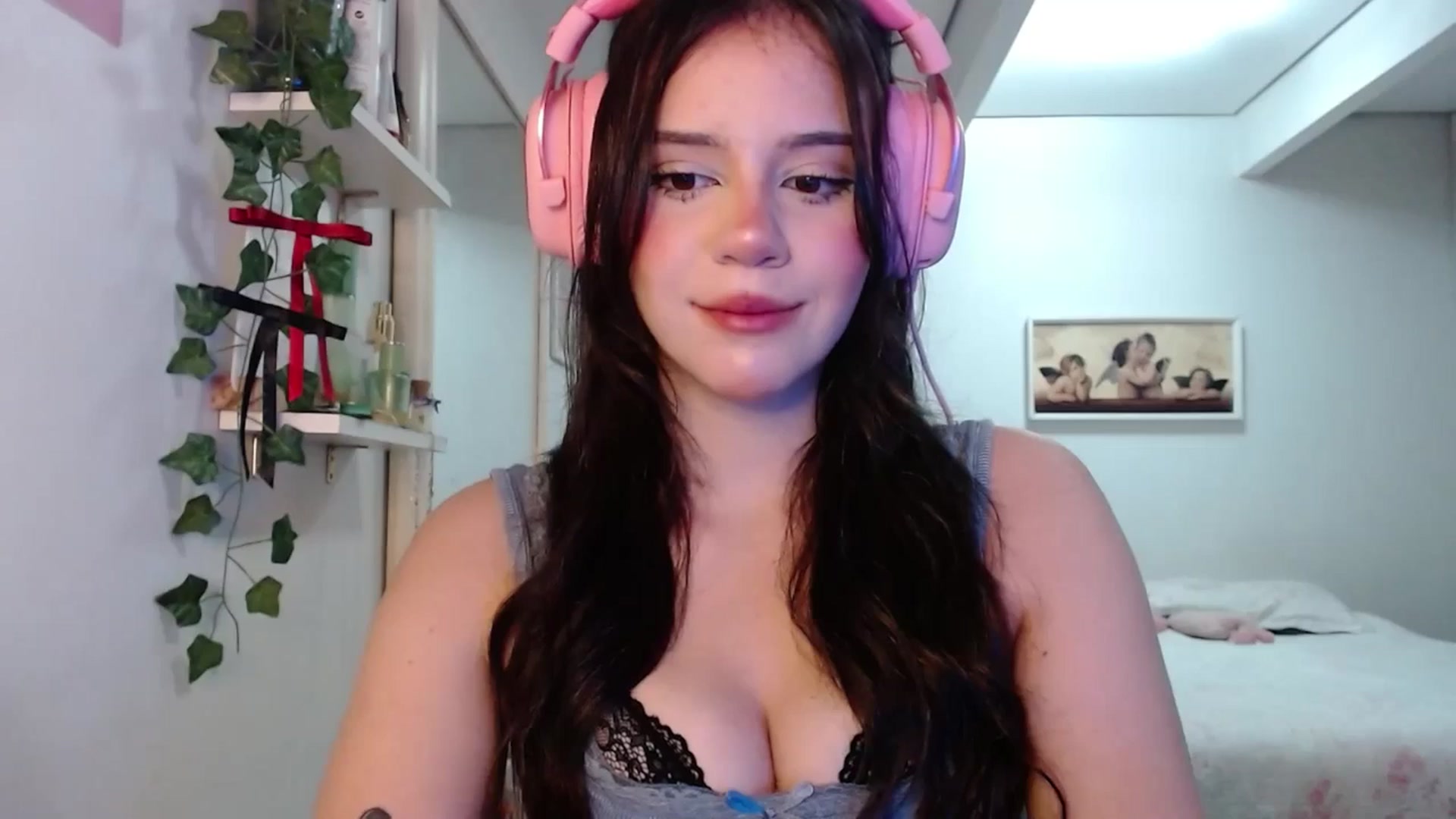 Gallery image thumbnail from nnina's myfreecams stream on, 04/20/2025, 09:51 image 20 of 20