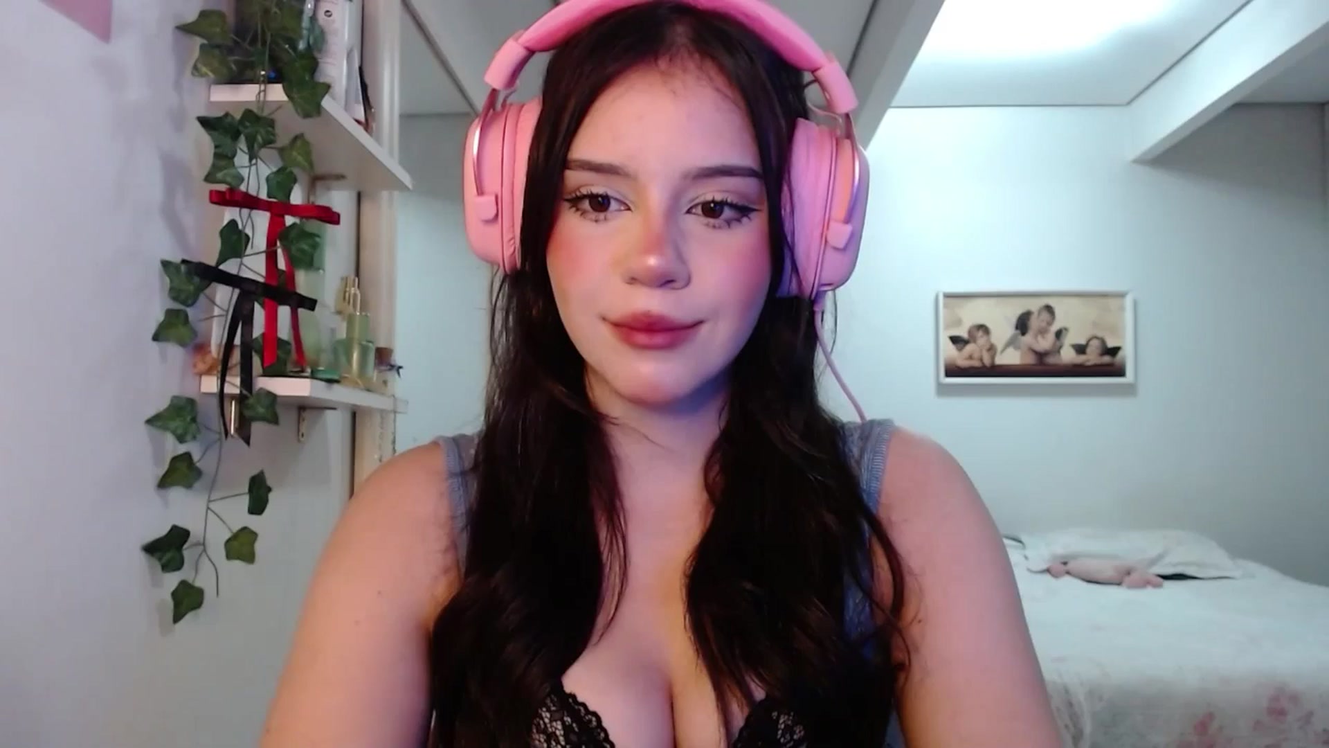 Gallery image thumbnail from nnina's myfreecams stream on, 04/20/2025, 09:51 image 1 of 20