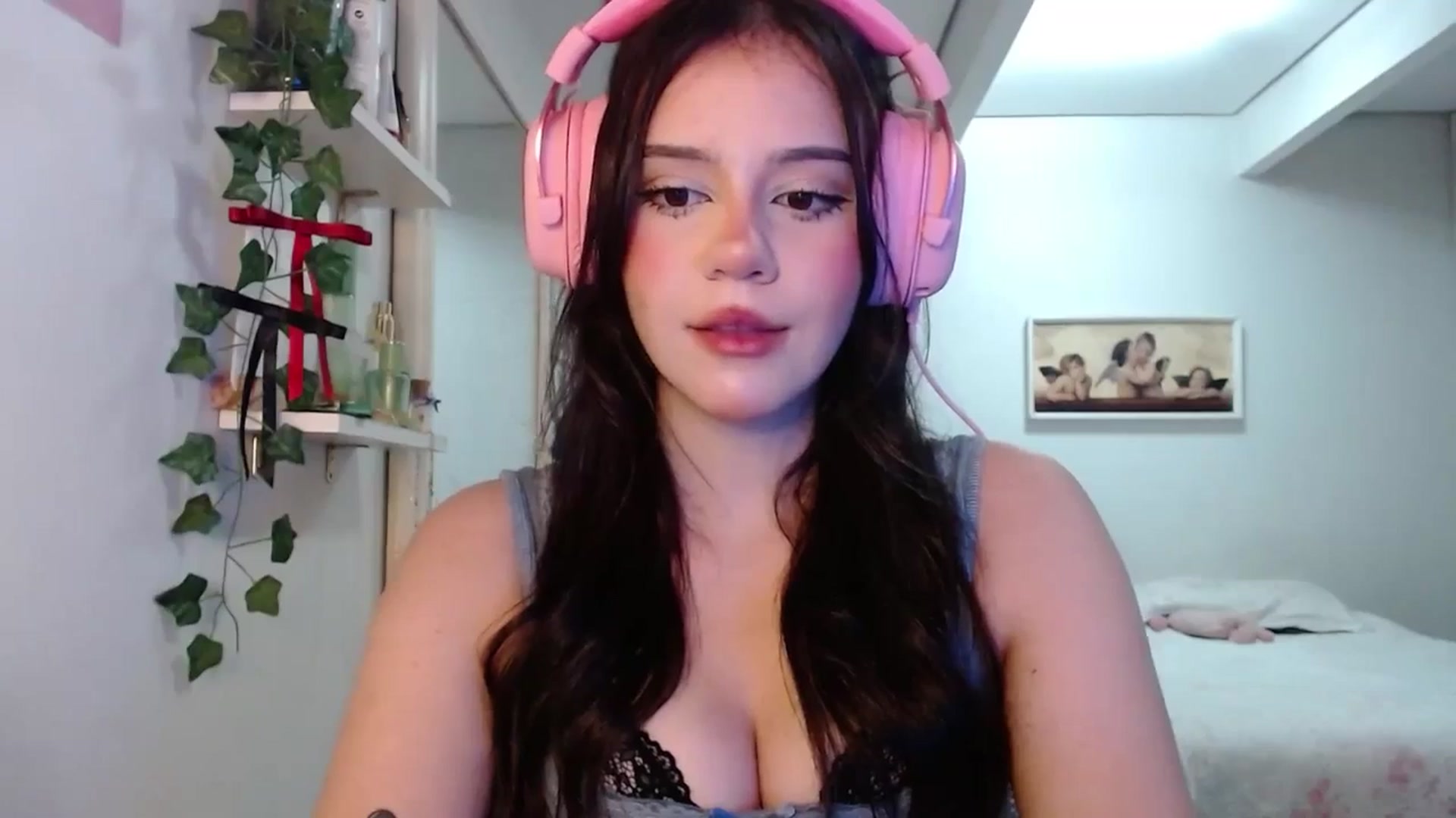 Gallery image thumbnail from nnina's myfreecams stream on, 04/20/2025, 09:51 image 4 of 20