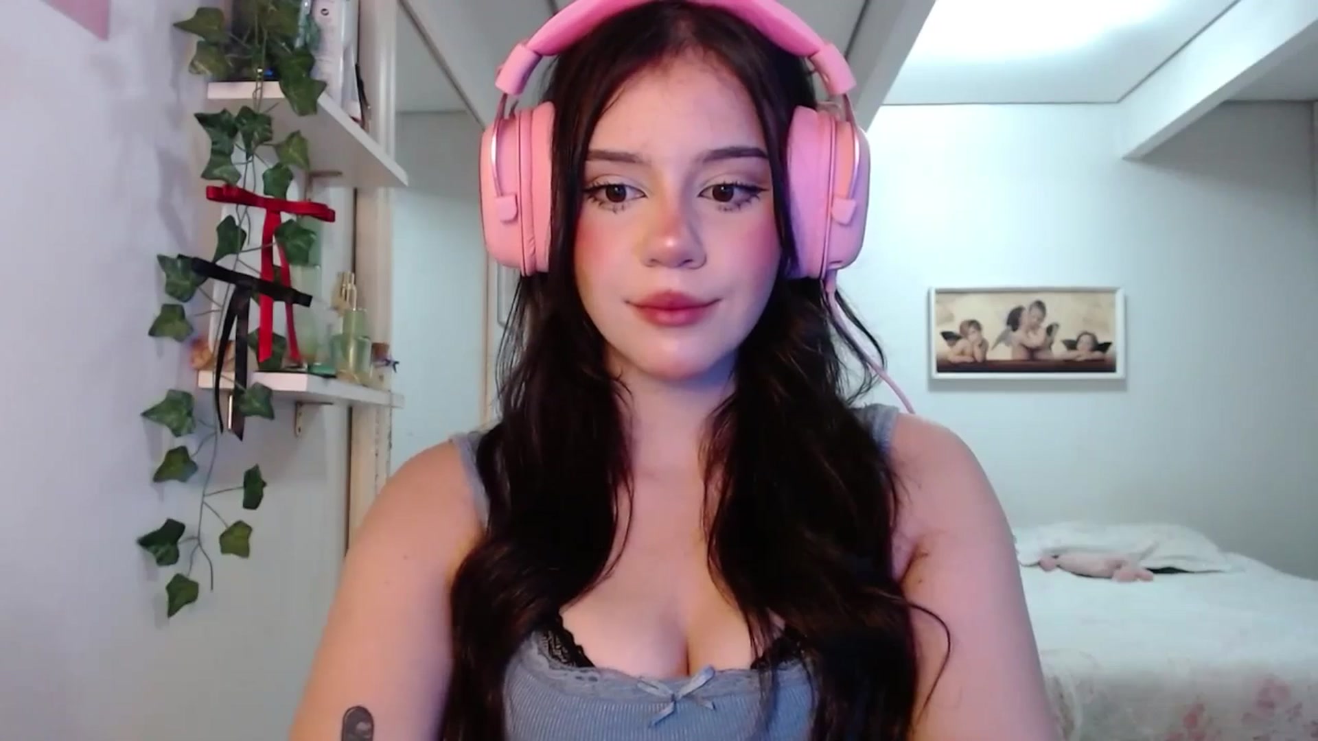 Gallery image thumbnail from nnina's myfreecams stream on, 04/20/2025, 10:13 image 17 of 20