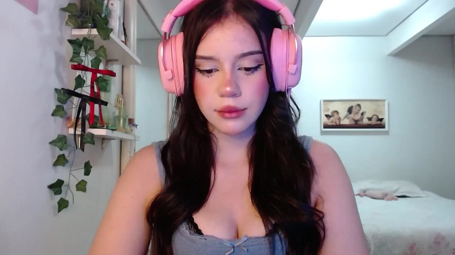 Gallery image thumbnail from nnina's myfreecams stream on, 04/20/2025, 10:13 image 11 of 20