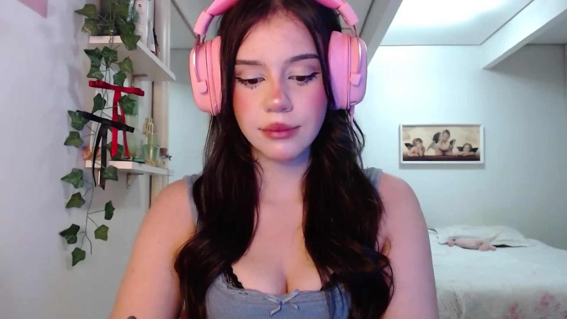 Gallery image thumbnail from nnina's myfreecams stream on, 04/20/2025, 10:13 image 8 of 20