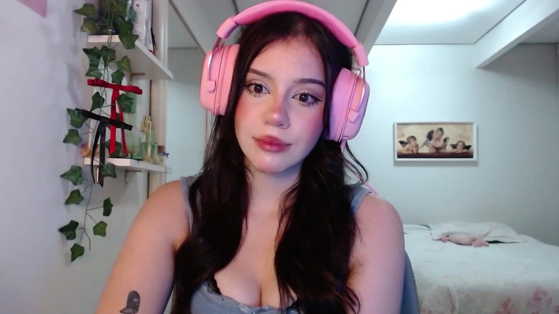 Gallery image thumbnail from nnina's myfreecams stream on, 04/20/2025, 10:13 image 13 of 20
