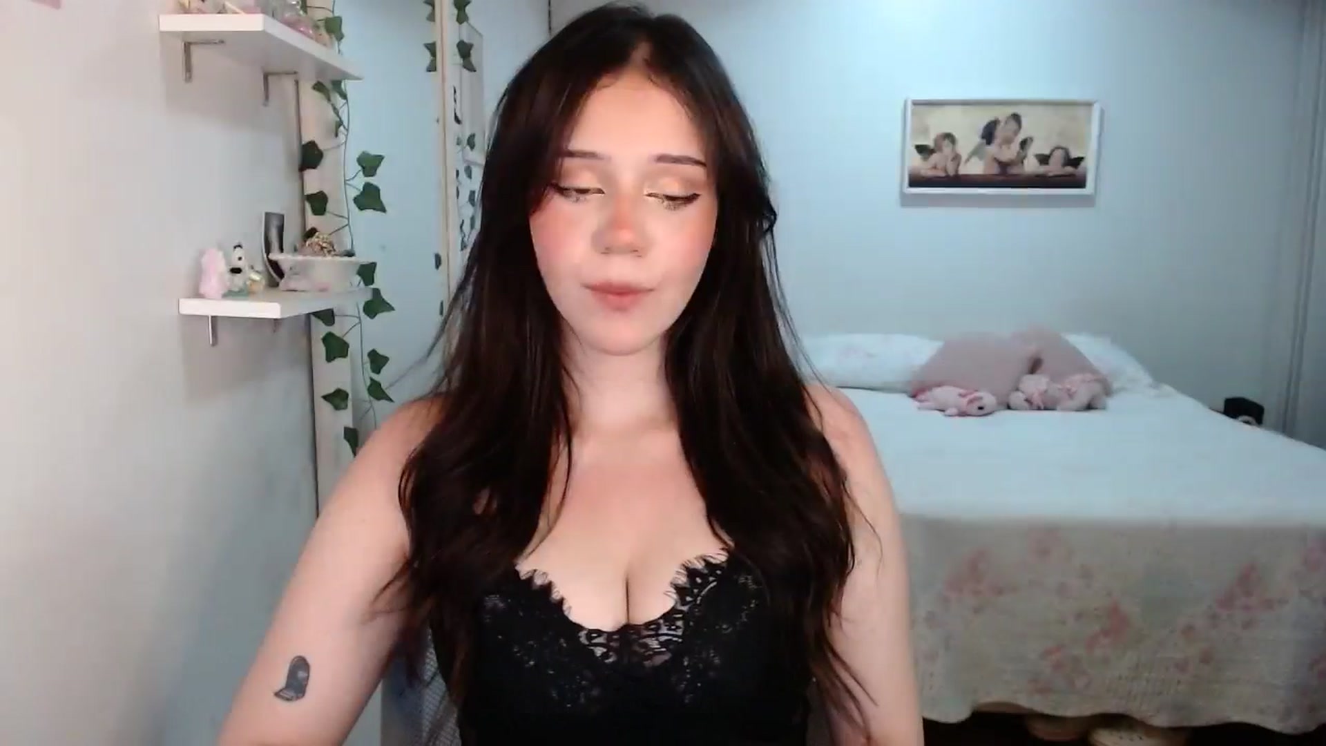 Gallery image thumbnail from nnina's myfreecams stream on, 04/29/2026, 10:27 image 6 of 20