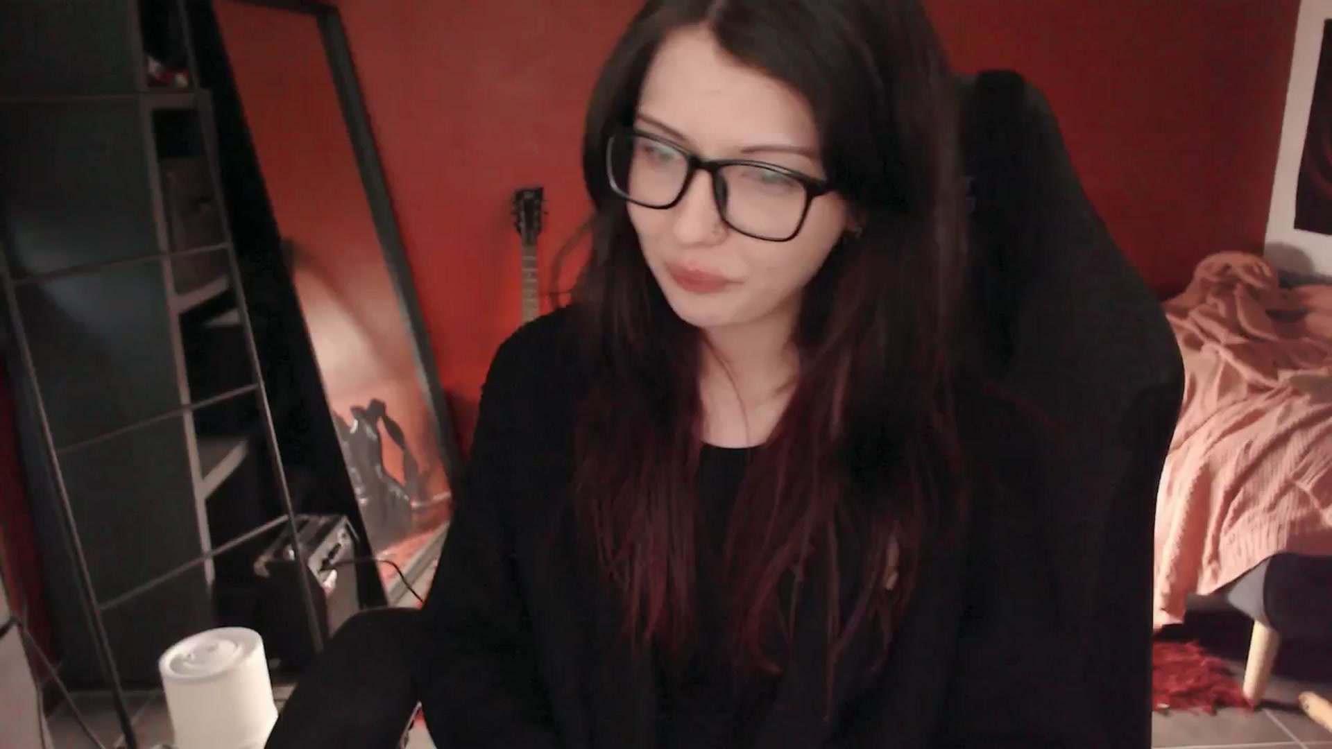 Gallery image thumbnail from nopantsclub's myfreecams stream on, 05/29/2025, 03:20 image 12 of 20