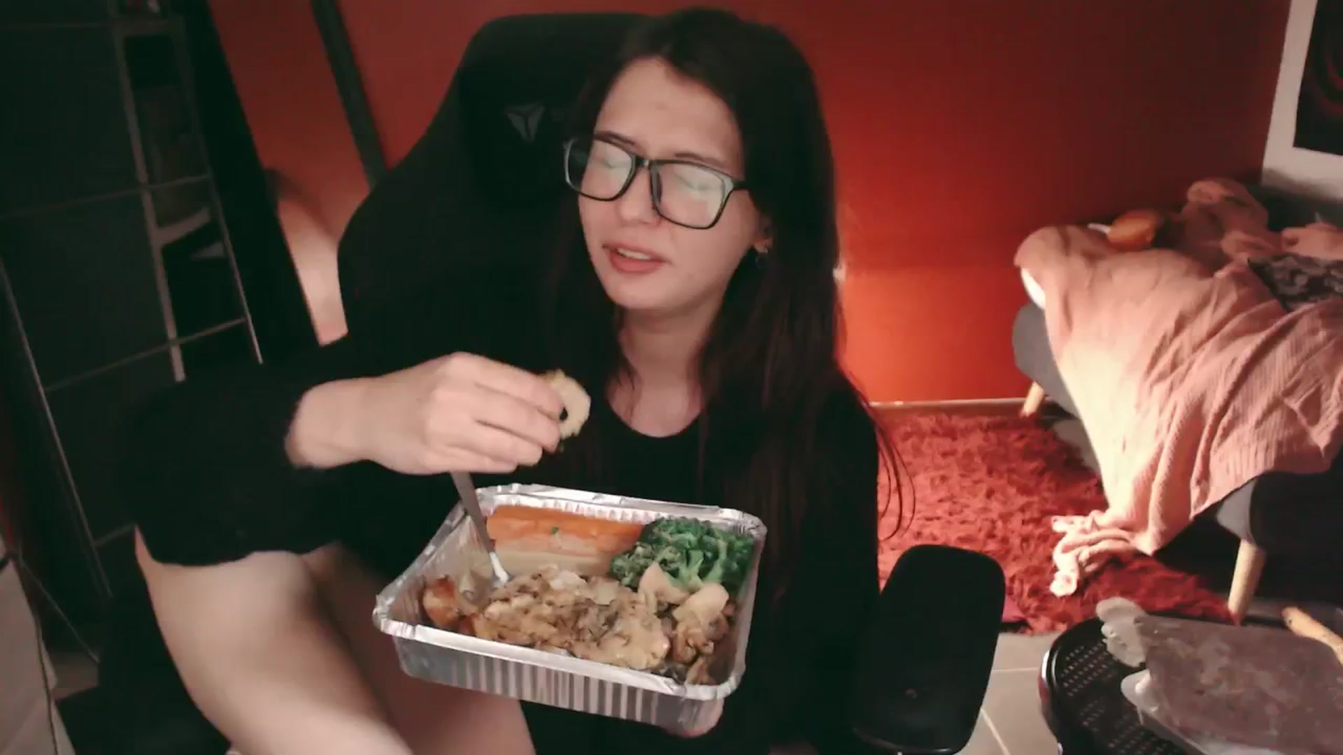 Gallery image thumbnail from nopantsclub's myfreecams stream on, 05/29/2025, 07:47 image 20 of 20
