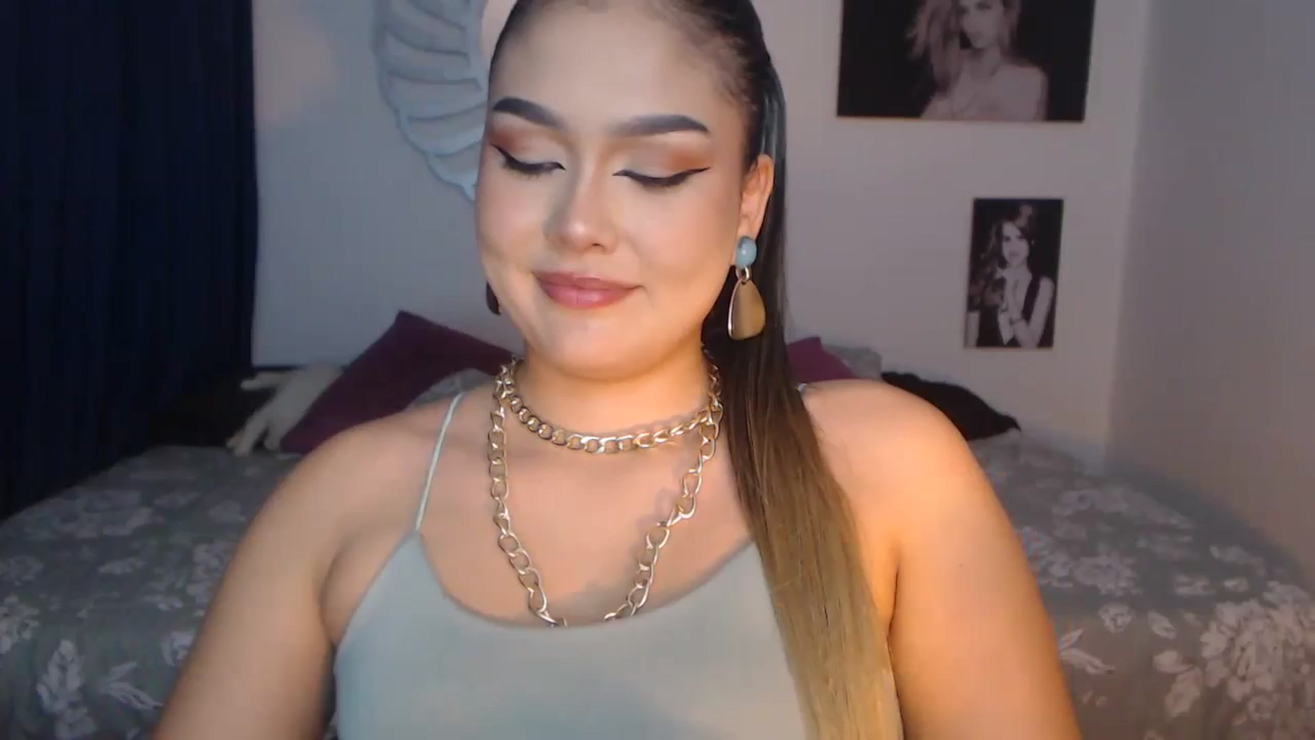 Gallery image thumbnail from norma_jane's myfreecams stream on, 07/22/2023, 10:34 image 3 of 20