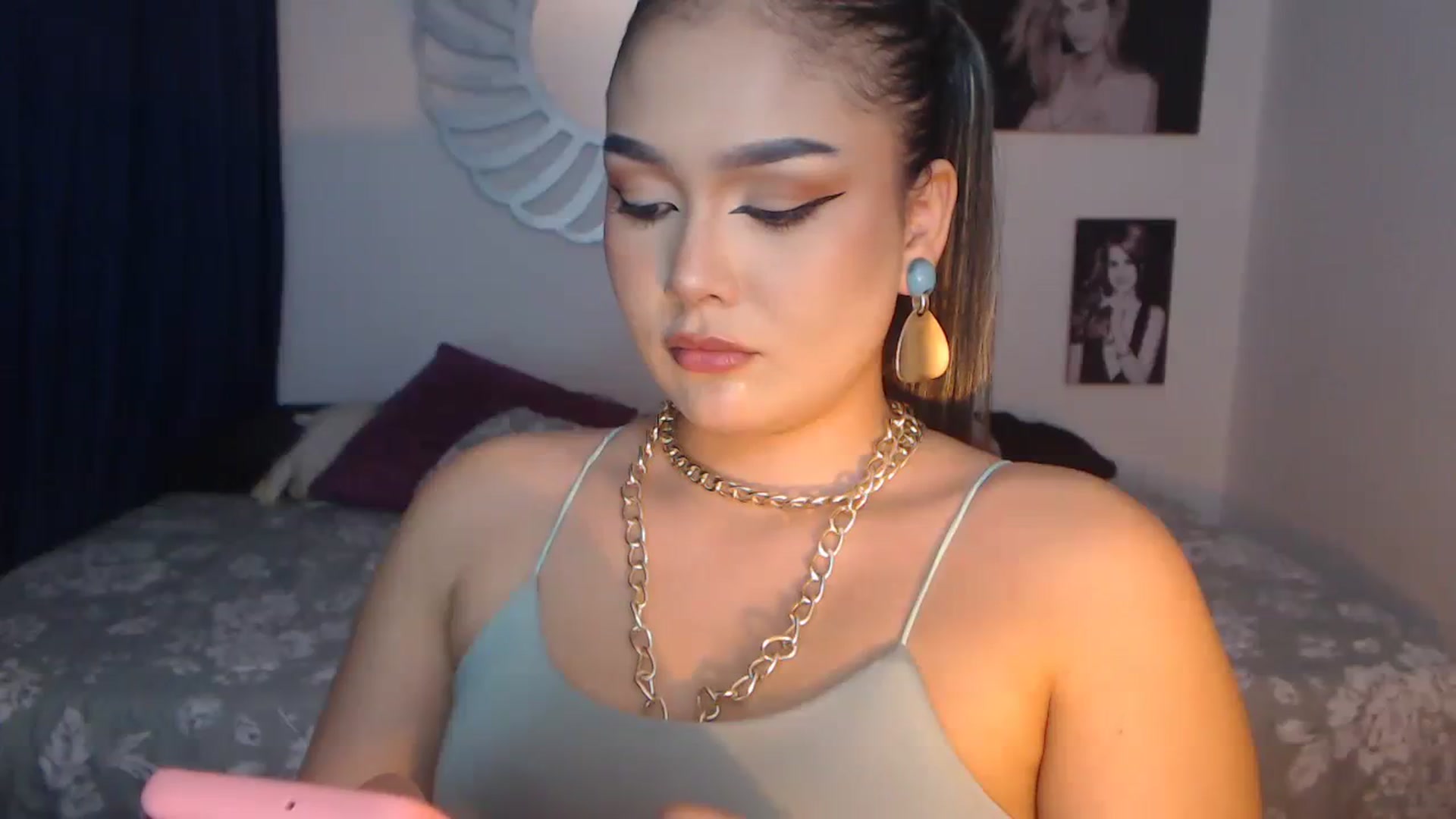 Gallery image thumbnail from norma_jane's myfreecams stream on, 07/22/2023, 10:34 image 16 of 20