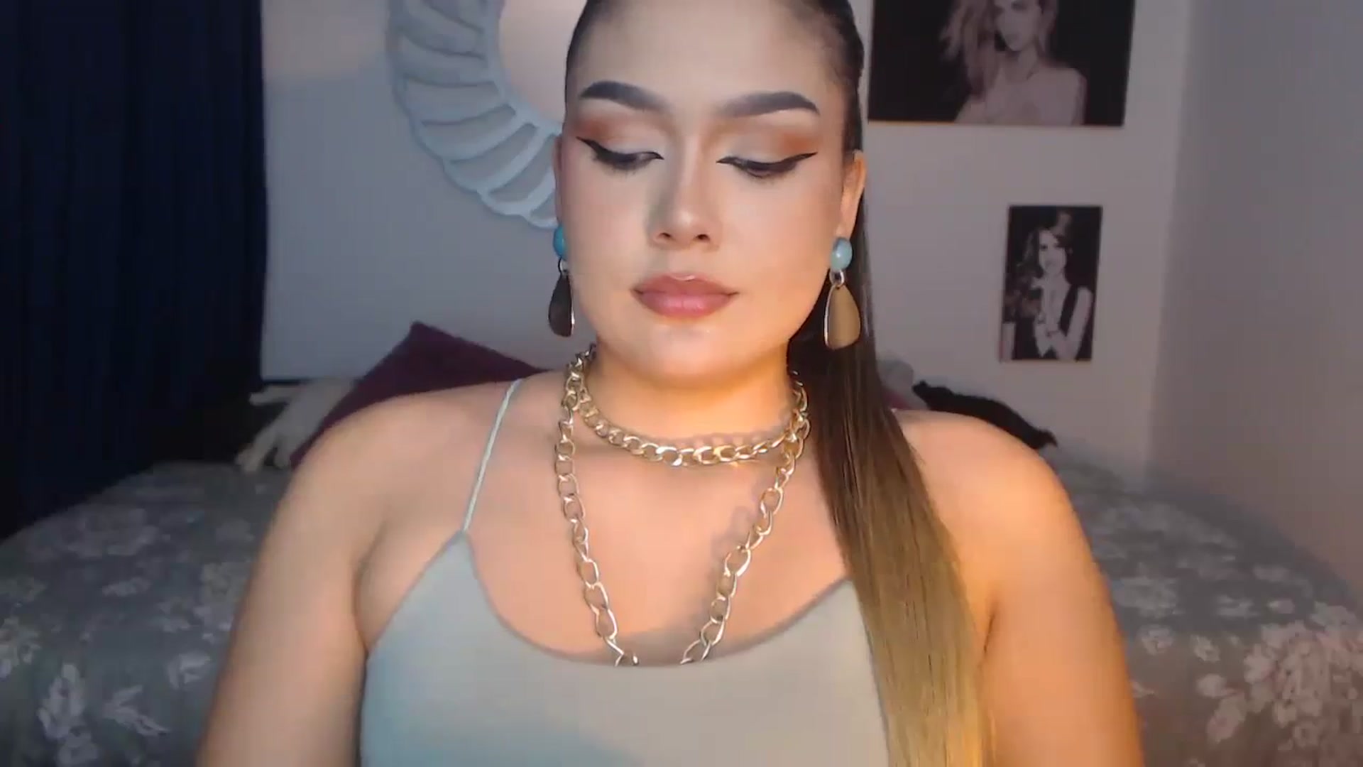 Gallery image thumbnail from norma_jane's myfreecams stream on, 07/22/2023, 10:34 image 4 of 20