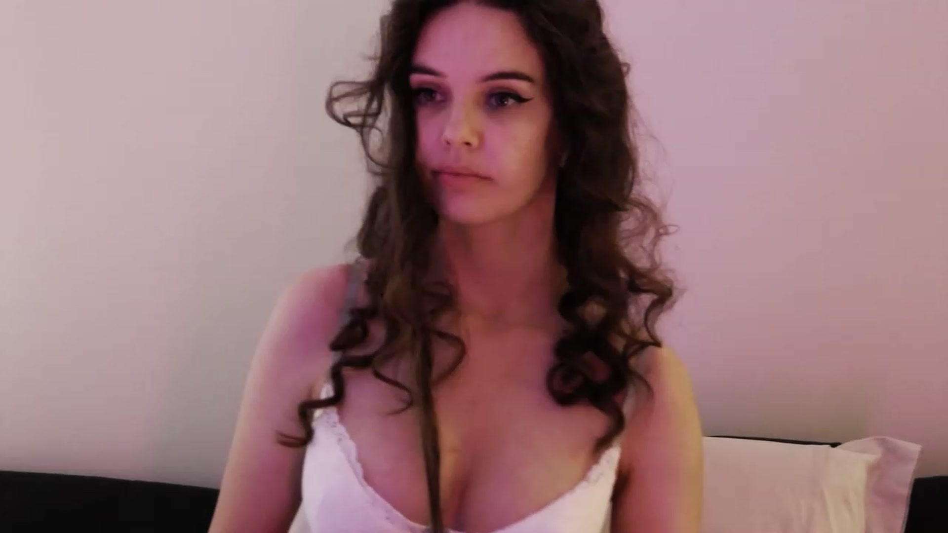 Gallery image thumbnail from o_o1t2's myfreecams stream on, 12/14/2022, 23:47 image 17 of 20