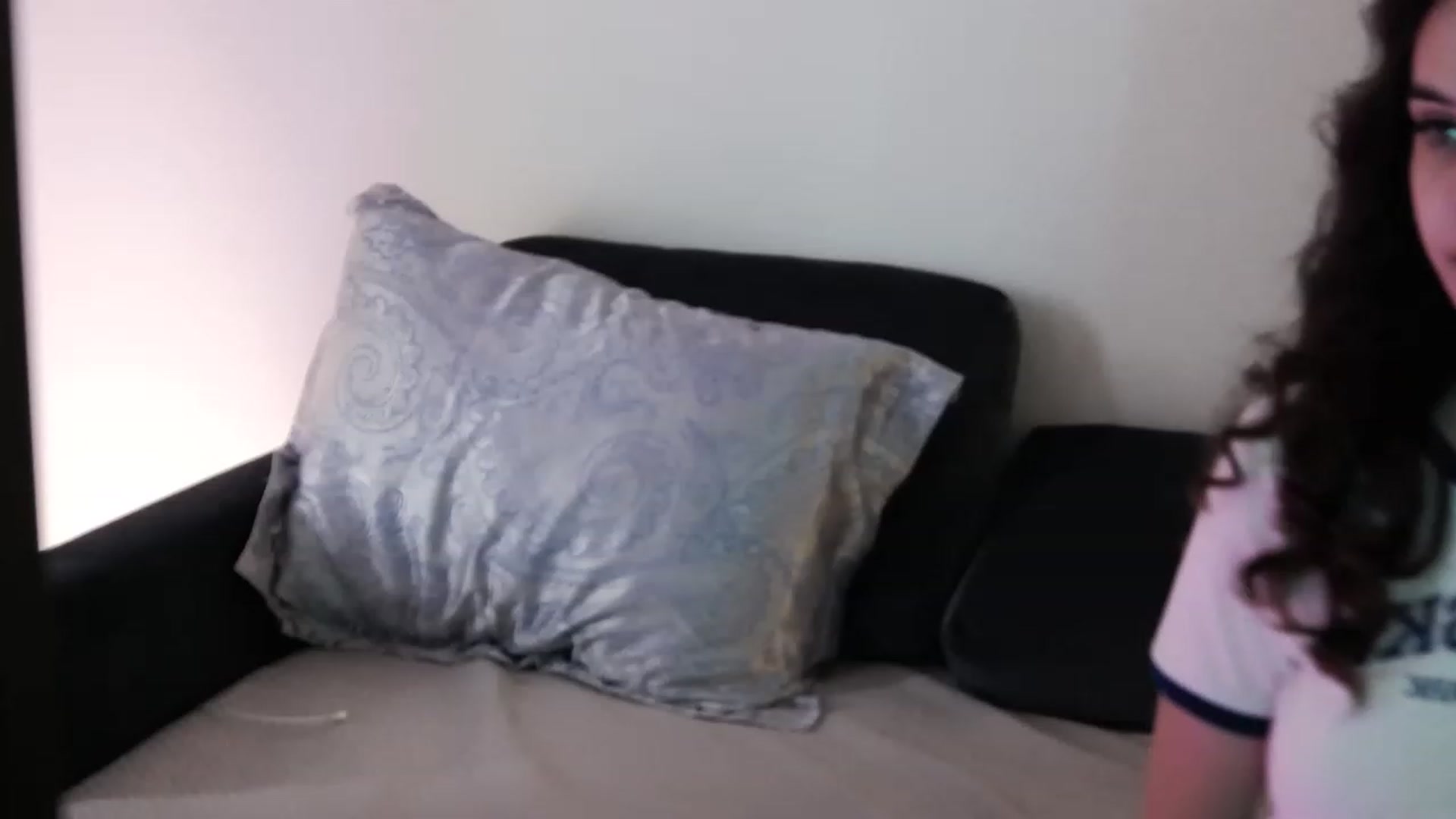 Gallery image thumbnail from o_o1t2's myfreecams stream on, 12/17/2022, 08:17 image 7 of 20
