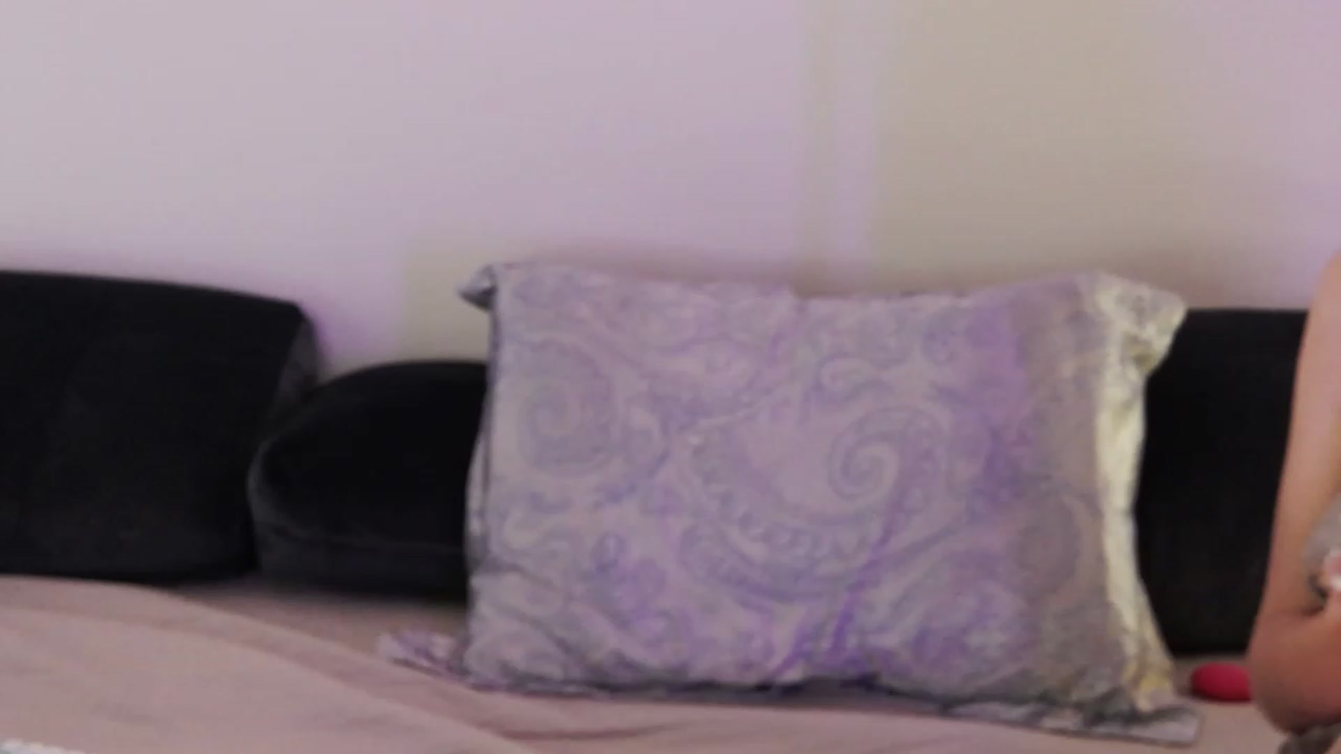 Gallery image thumbnail from o_o1t2's myfreecams stream on, 12/18/2022, 19:32 image 13 of 20