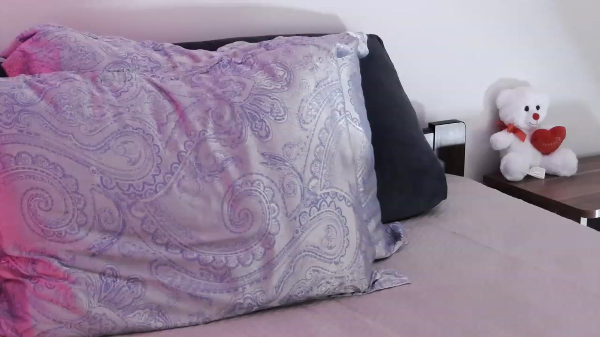 Gallery image thumbnail from o_o1t2's myfreecams stream on, 12/25/2022, 22:06 image 17 of 20