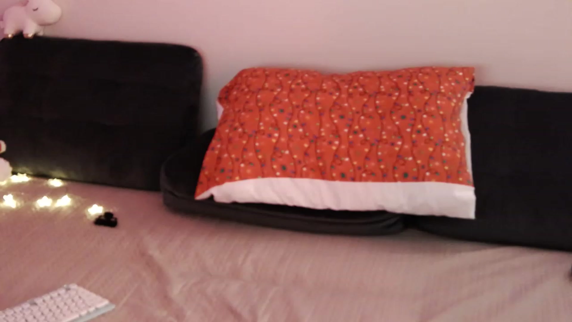 Gallery image thumbnail from o_o1t2's myfreecams stream on, 01/03/2023, 04:55 image 16 of 20