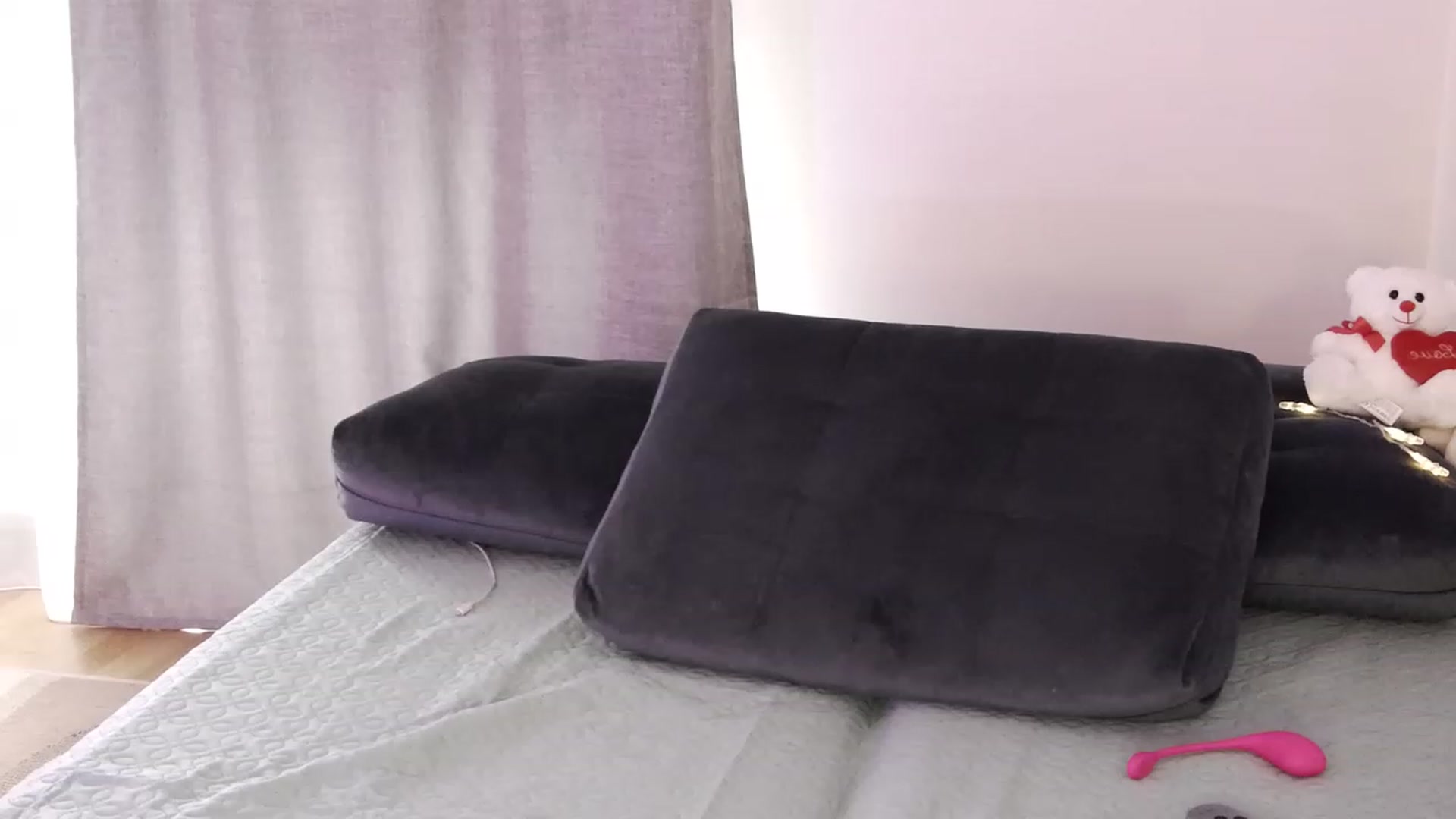 Gallery image thumbnail from o_o1t2's myfreecams stream on, 01/18/2023, 09:59 image 20 of 20