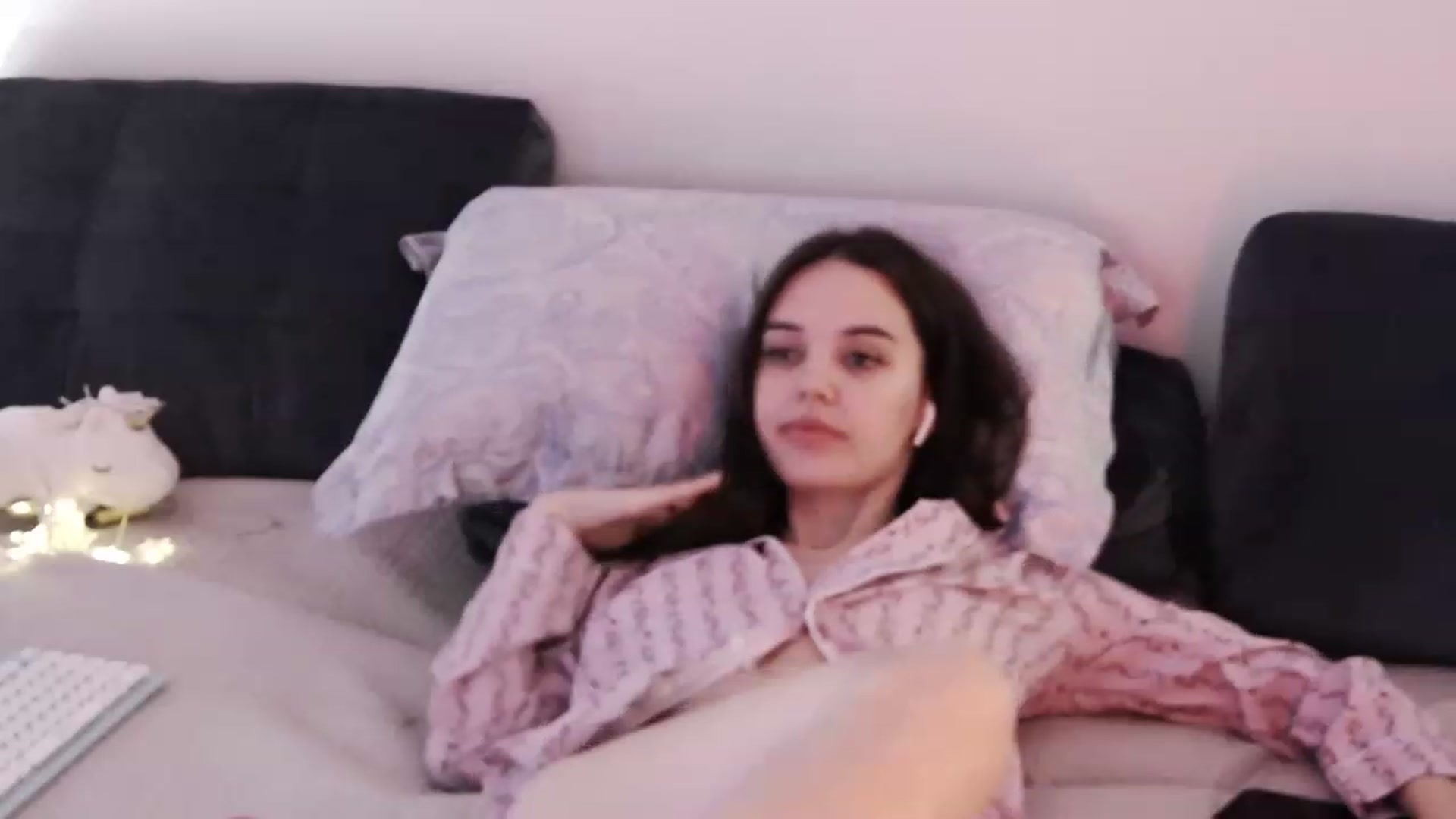 Gallery image thumbnail from o_o1t2's myfreecams stream on, 01/19/2023, 09:36 image 14 of 20
