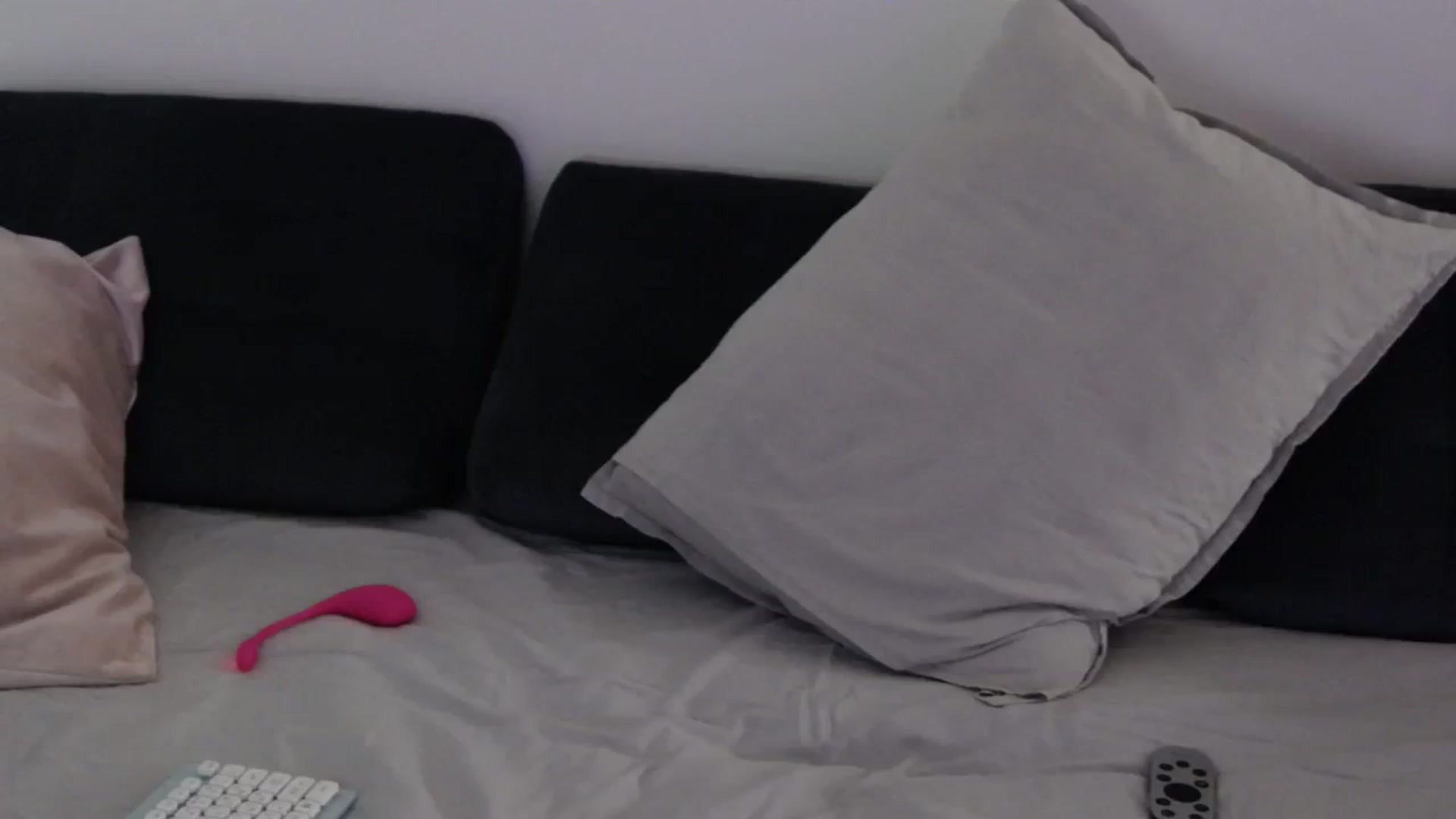 Gallery image thumbnail from o_o1t2's myfreecams stream on, 08/12/2023, 21:39 image 18 of 20