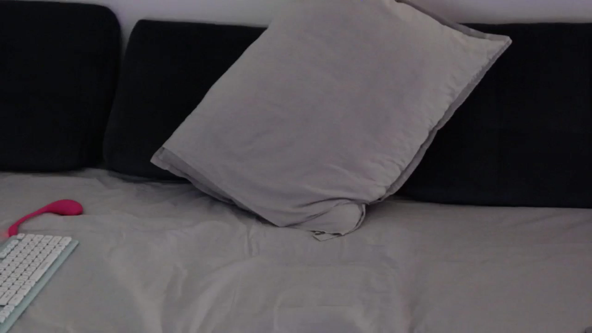 Gallery image thumbnail from o_o1t2's myfreecams stream on, 08/12/2023, 21:39 image 13 of 20