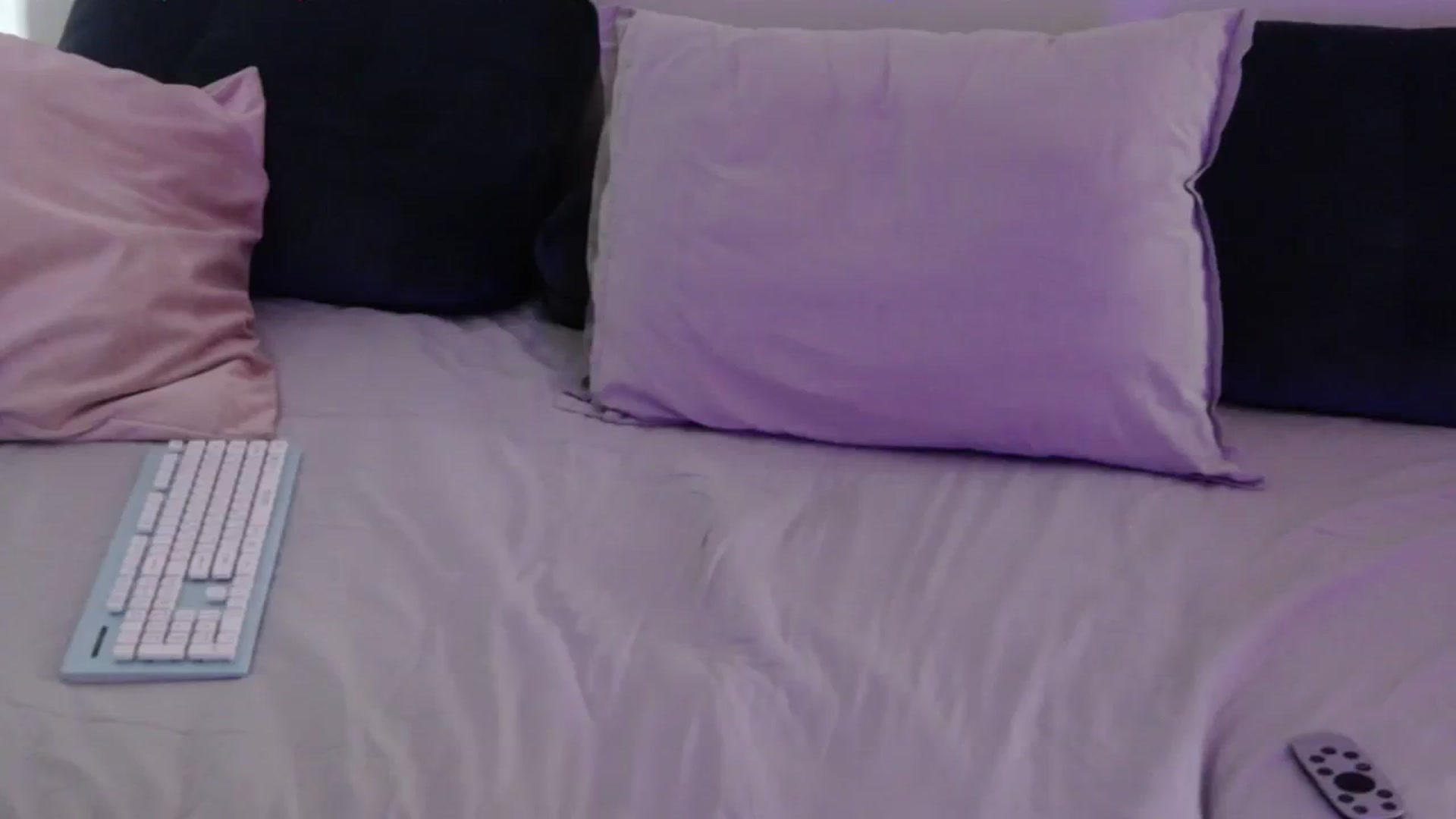 Gallery image thumbnail from o_o1t2's myfreecams stream on, 08/12/2023, 23:49 image 19 of 20