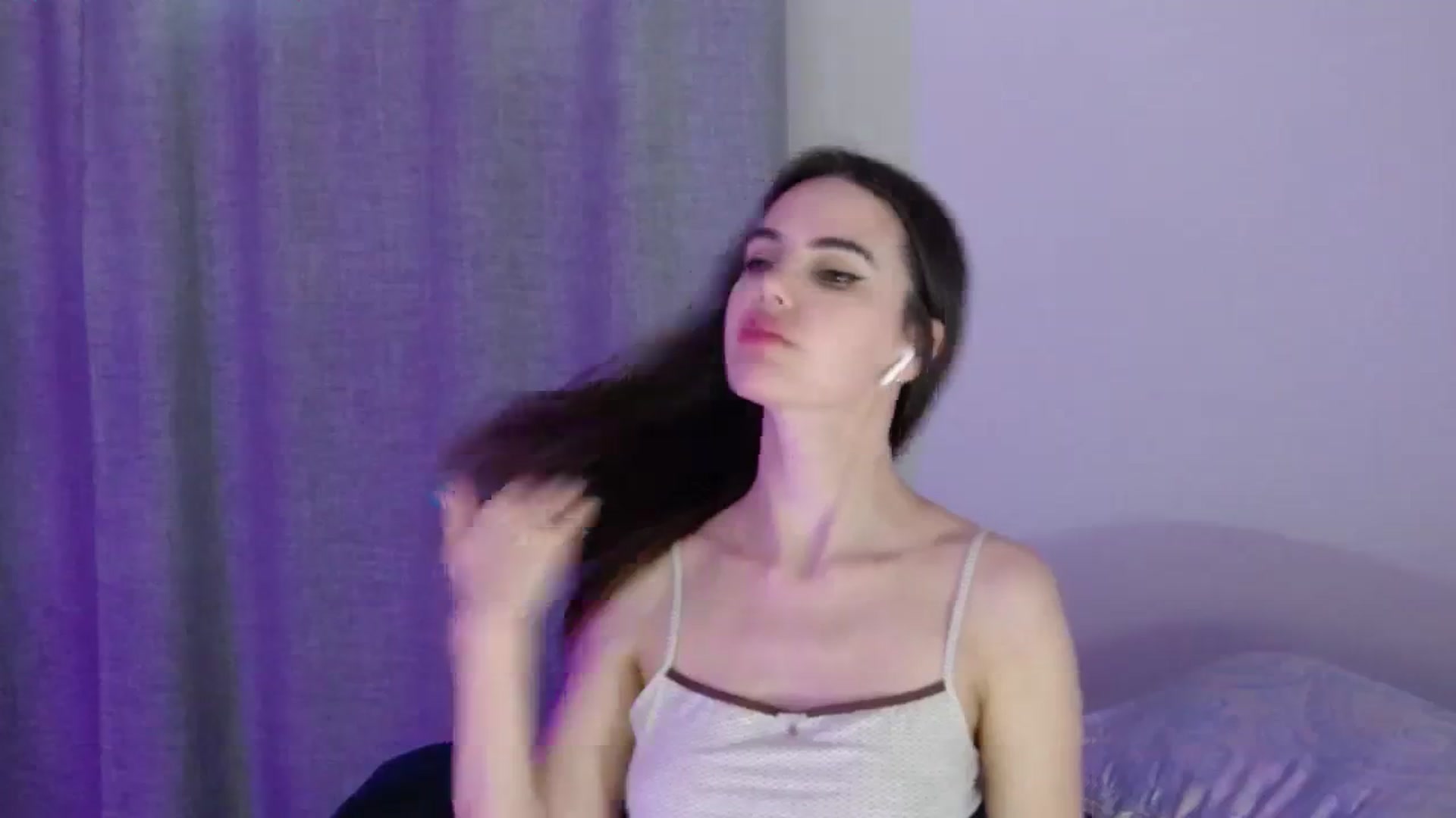 Gallery image thumbnail from o_o1t2's myfreecams stream on, 12/17/2023, 24:36 image 18 of 20