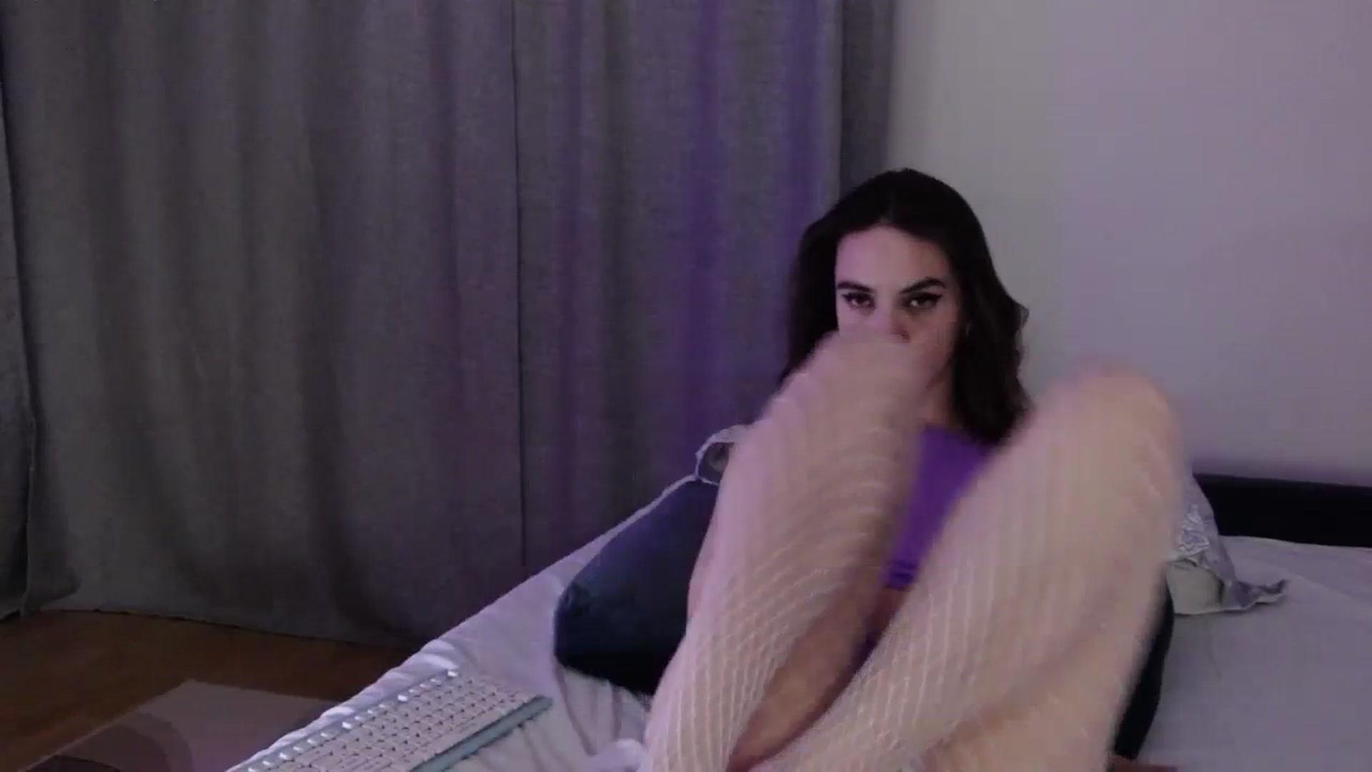 Gallery image thumbnail from o_o1t2's myfreecams stream on, 03/05/2024, 02:14 image 7 of 20