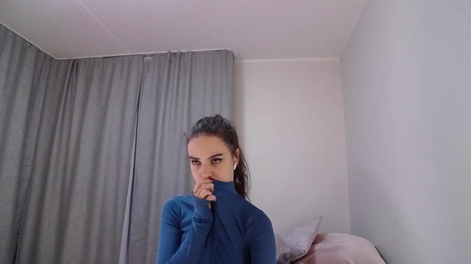 Gallery image thumbnail from o_o1t2's myfreecams stream on, 03/29/2024, 04:22 image 9 of 20