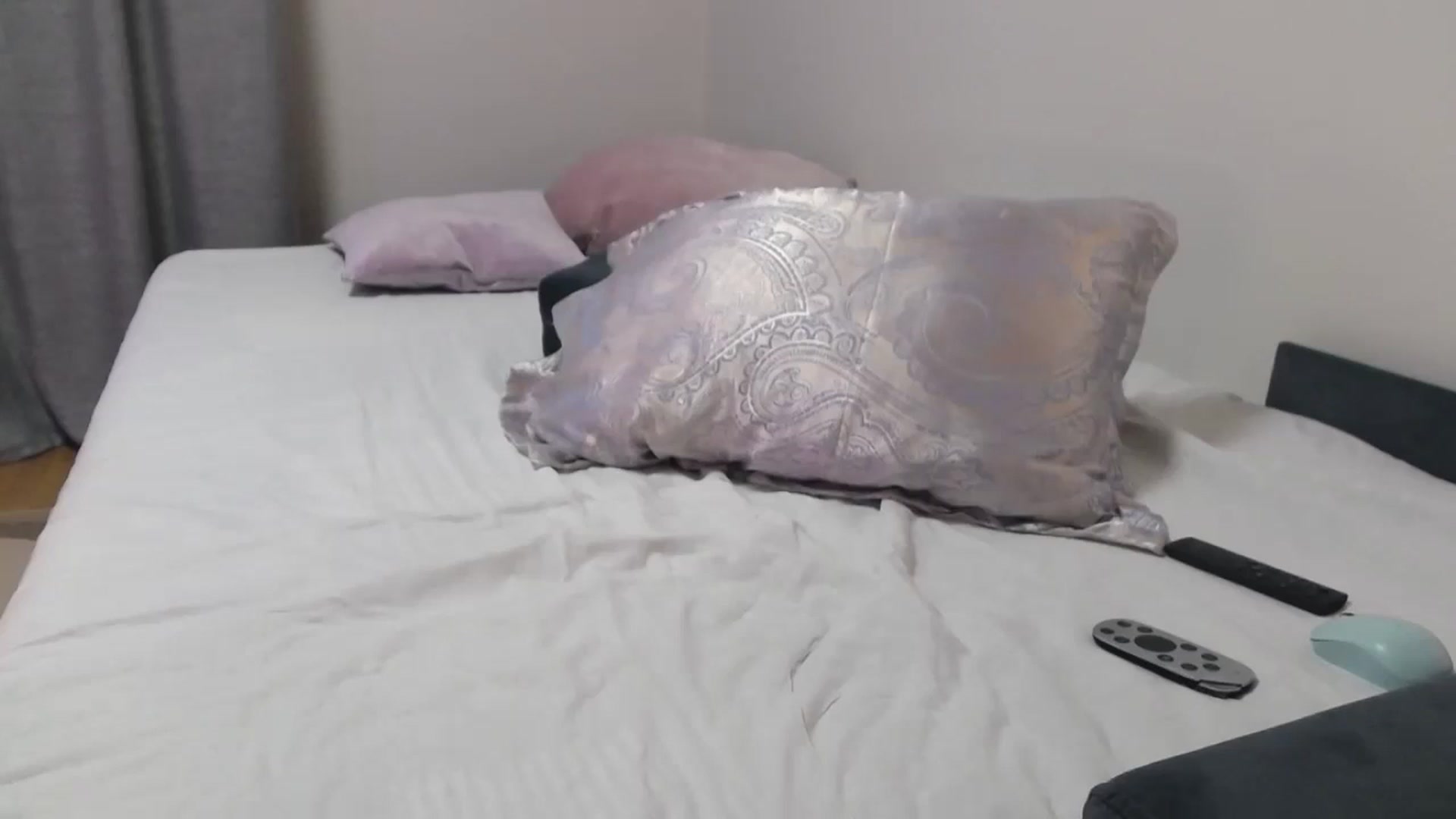 Gallery image thumbnail from o_o1t2's myfreecams stream on, 07/17/2024, 21:43 image 16 of 20