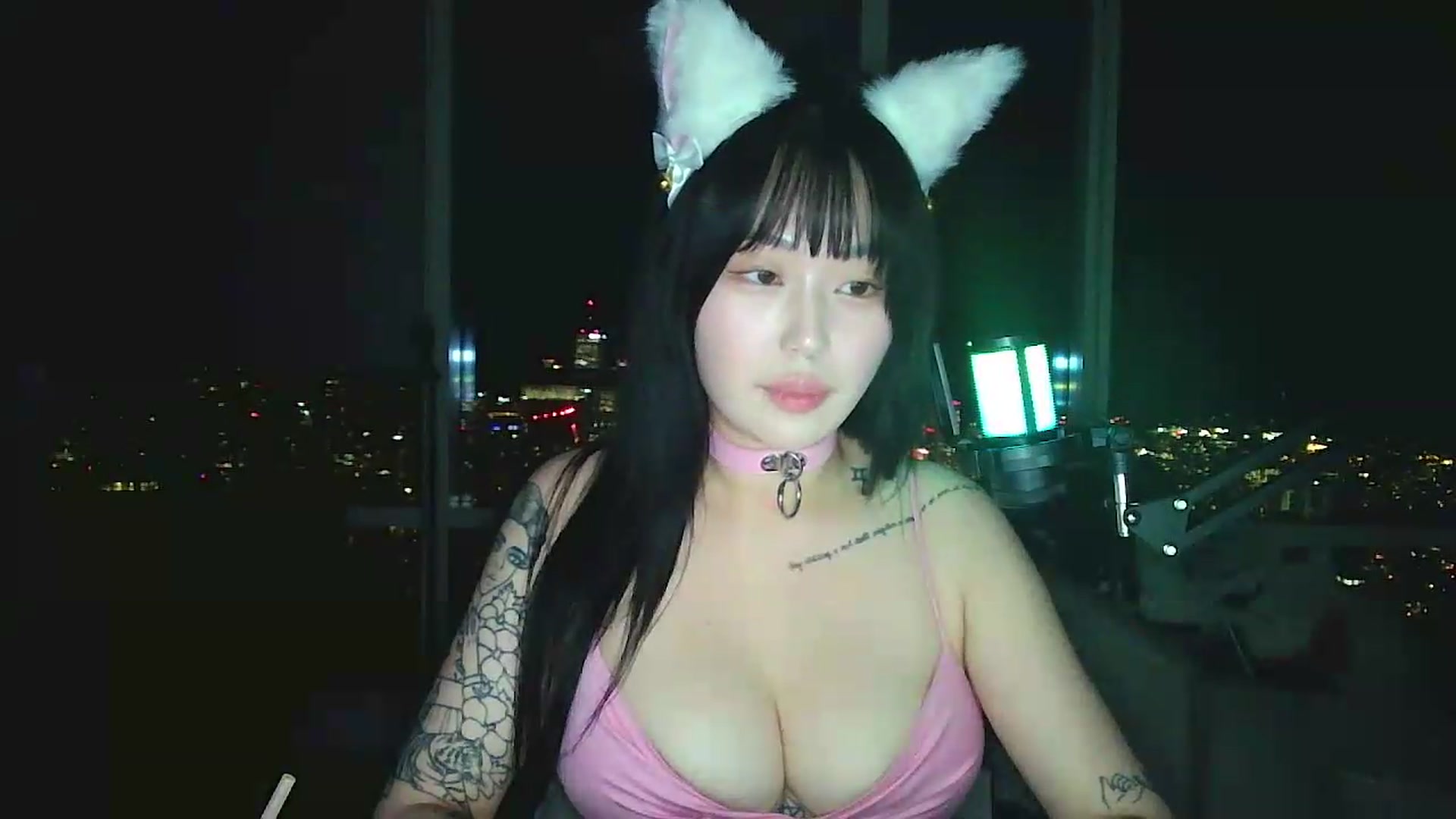 Gallery image thumbnail from obeycarrienoona's myfreecams stream on, 06/21/2026, 05:43 image 3 of 20