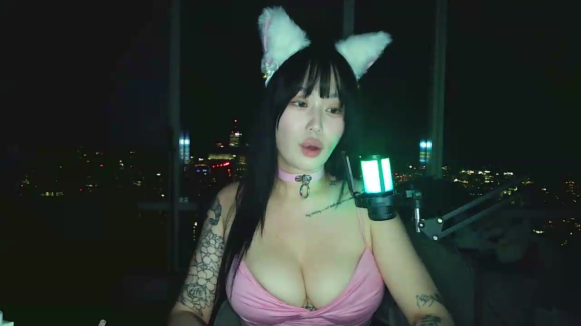 Gallery image thumbnail from obeycarrienoona's myfreecams stream on, 06/21/2026, 06:52 image 10 of 20