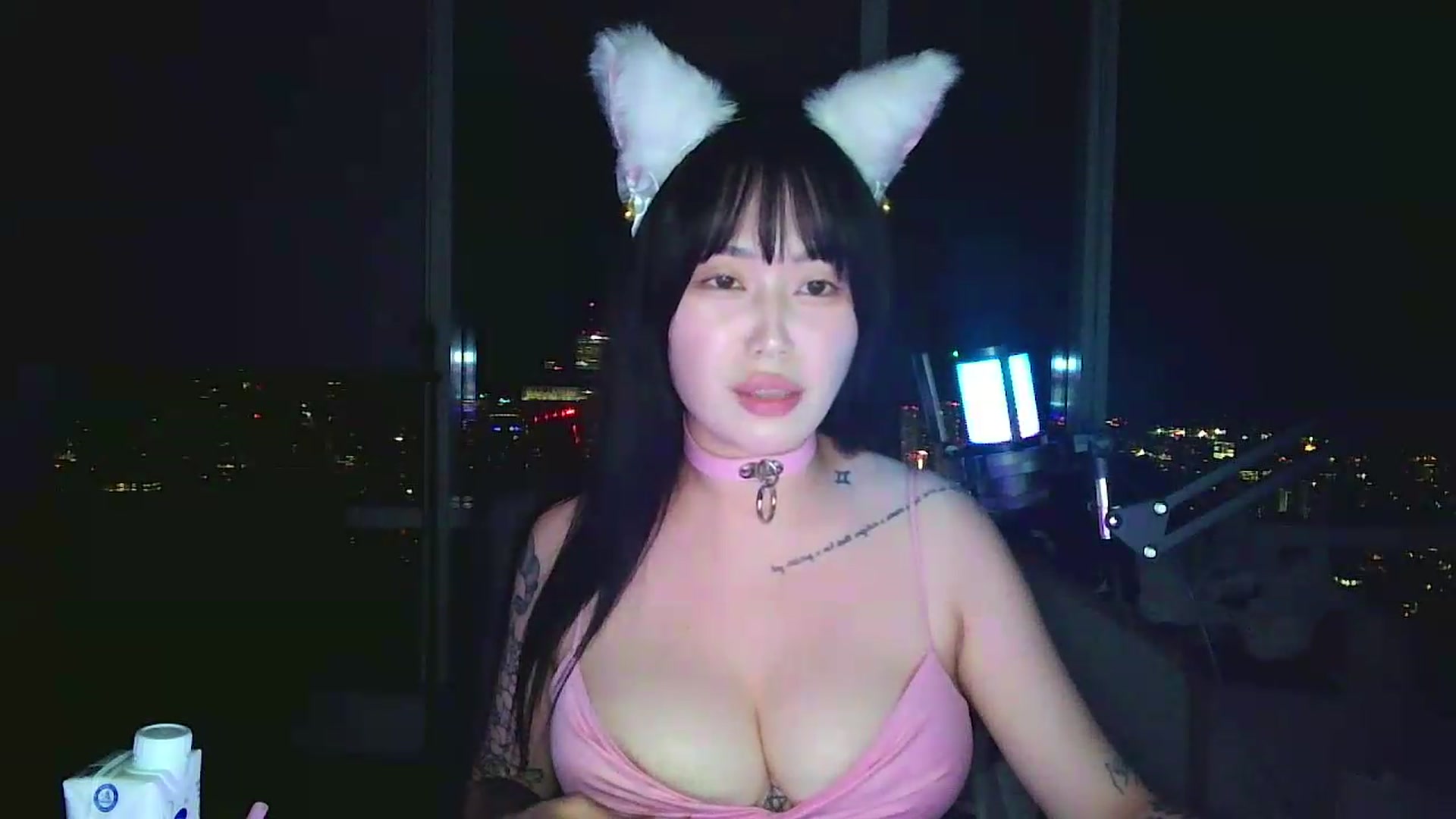 Gallery image thumbnail from obeycarrienoona's myfreecams stream on, 06/21/2026, 06:52 image 3 of 20