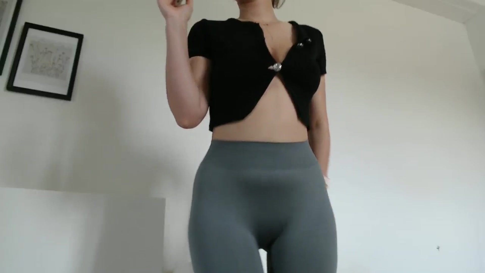 Gallery image thumbnail from ocean_eyess_'s myfreecams stream on, 06/08/2025, 12:13 image 17 of 20