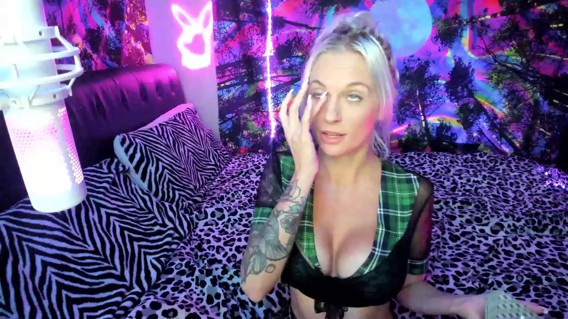 Gallery image thumbnail from octoBELLE's myfreecams stream on, 10/09/2023, 09:16 image 6 of 20