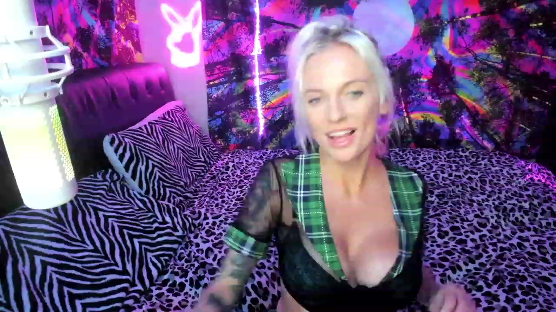 Gallery image thumbnail from octoBELLE's myfreecams stream on, 10/09/2023, 09:16 image 10 of 20