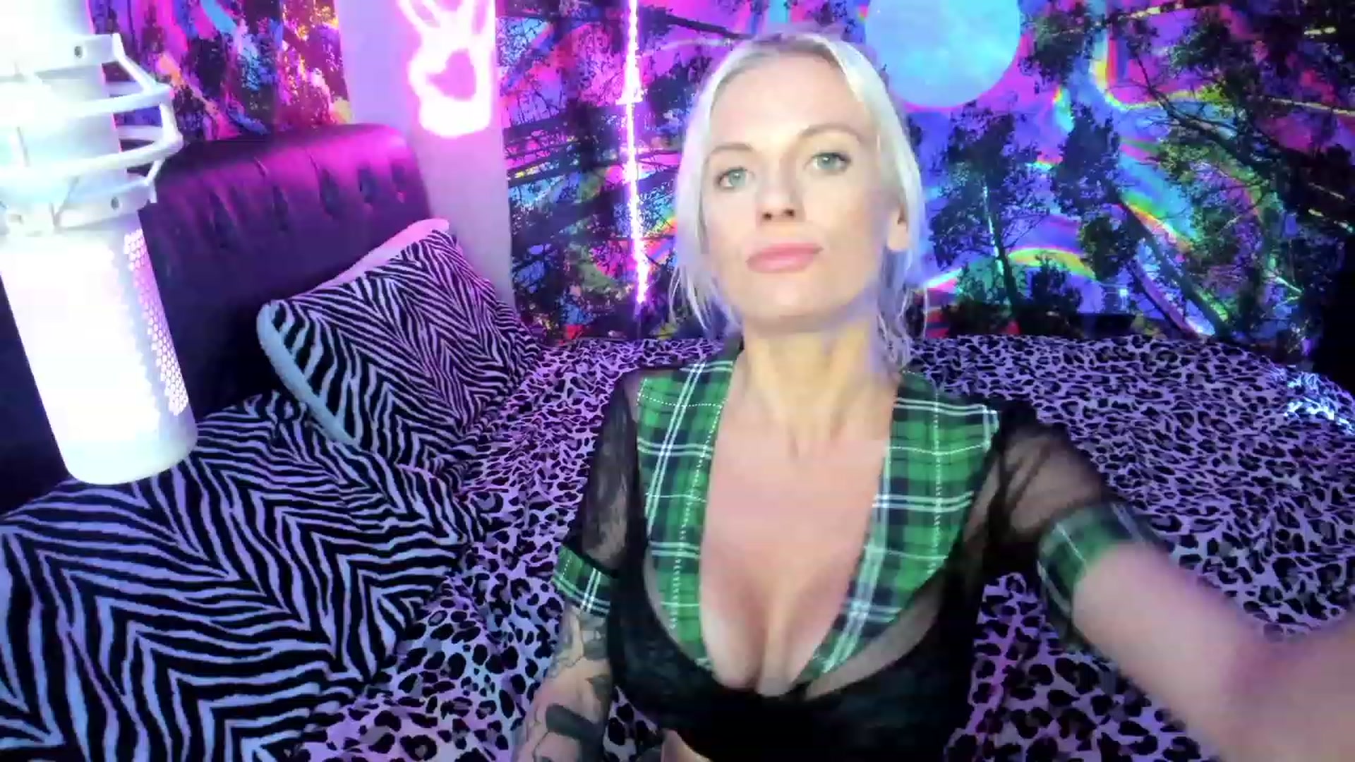 Gallery image thumbnail from octoBELLE's myfreecams stream on, 10/09/2023, 09:16 image 12 of 20