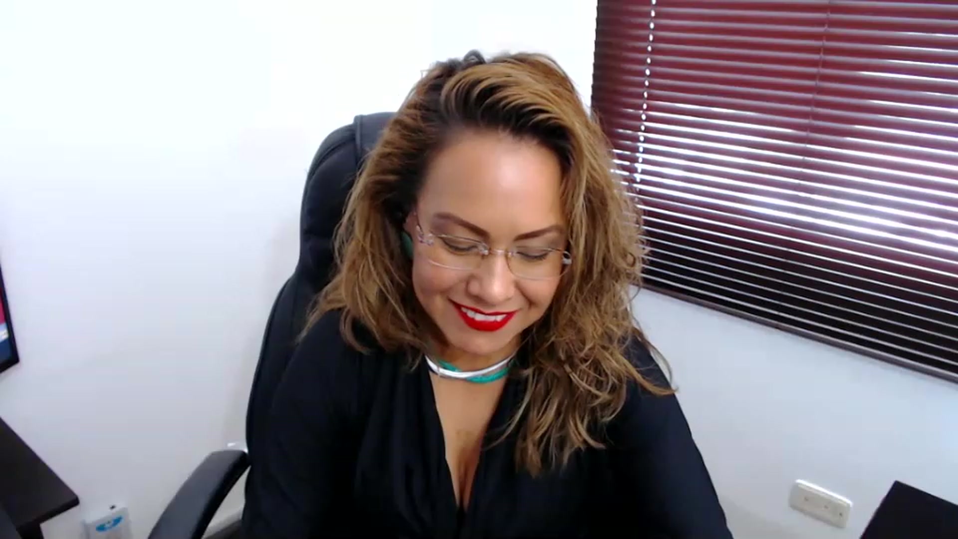 Gallery image thumbnail from office_secret's myfreecams stream on, 11/14/2022, 18:37 image 14 of 20