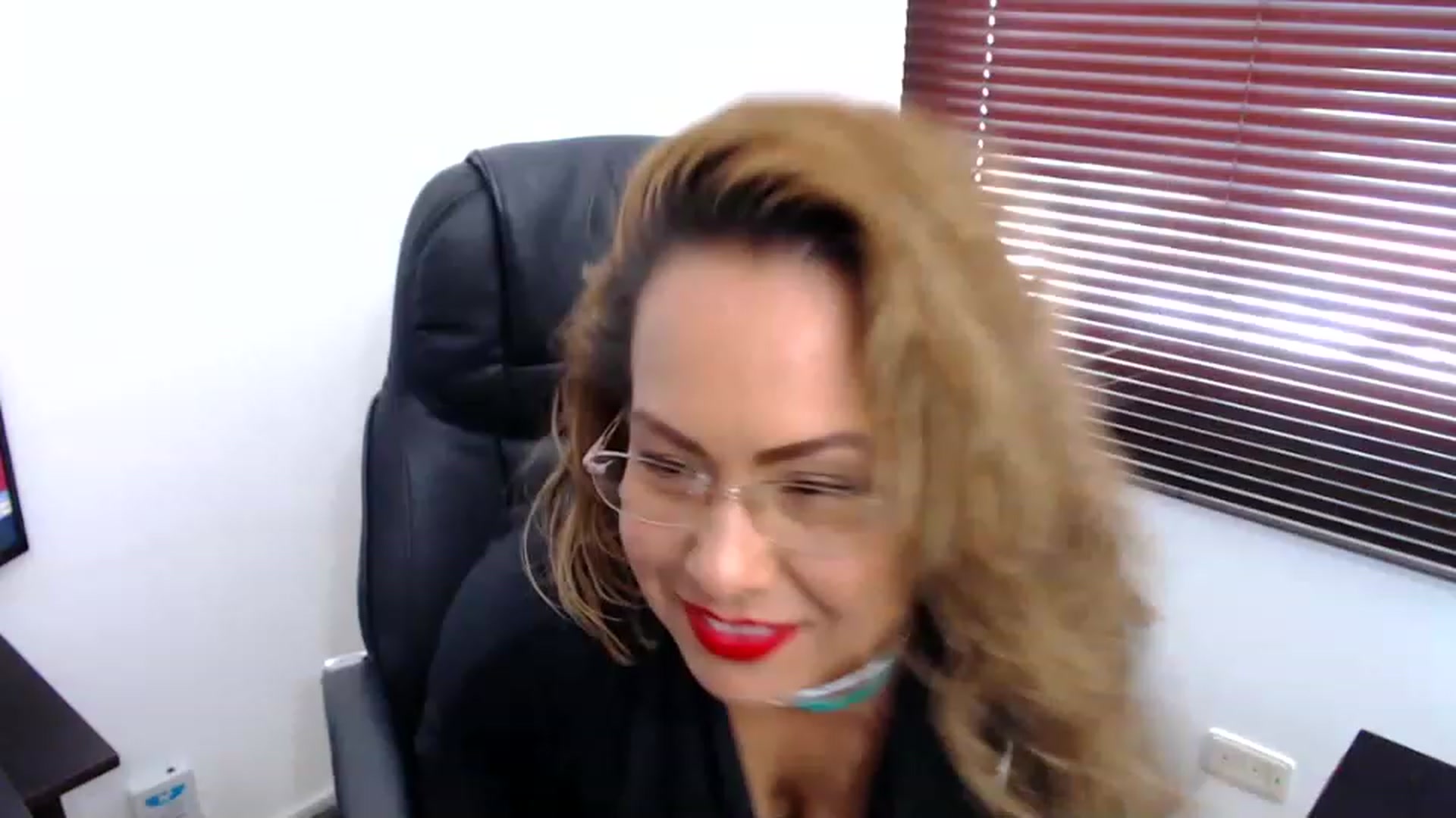 Gallery image thumbnail from office_secret's myfreecams stream on, 11/14/2022, 18:37 image 1 of 20