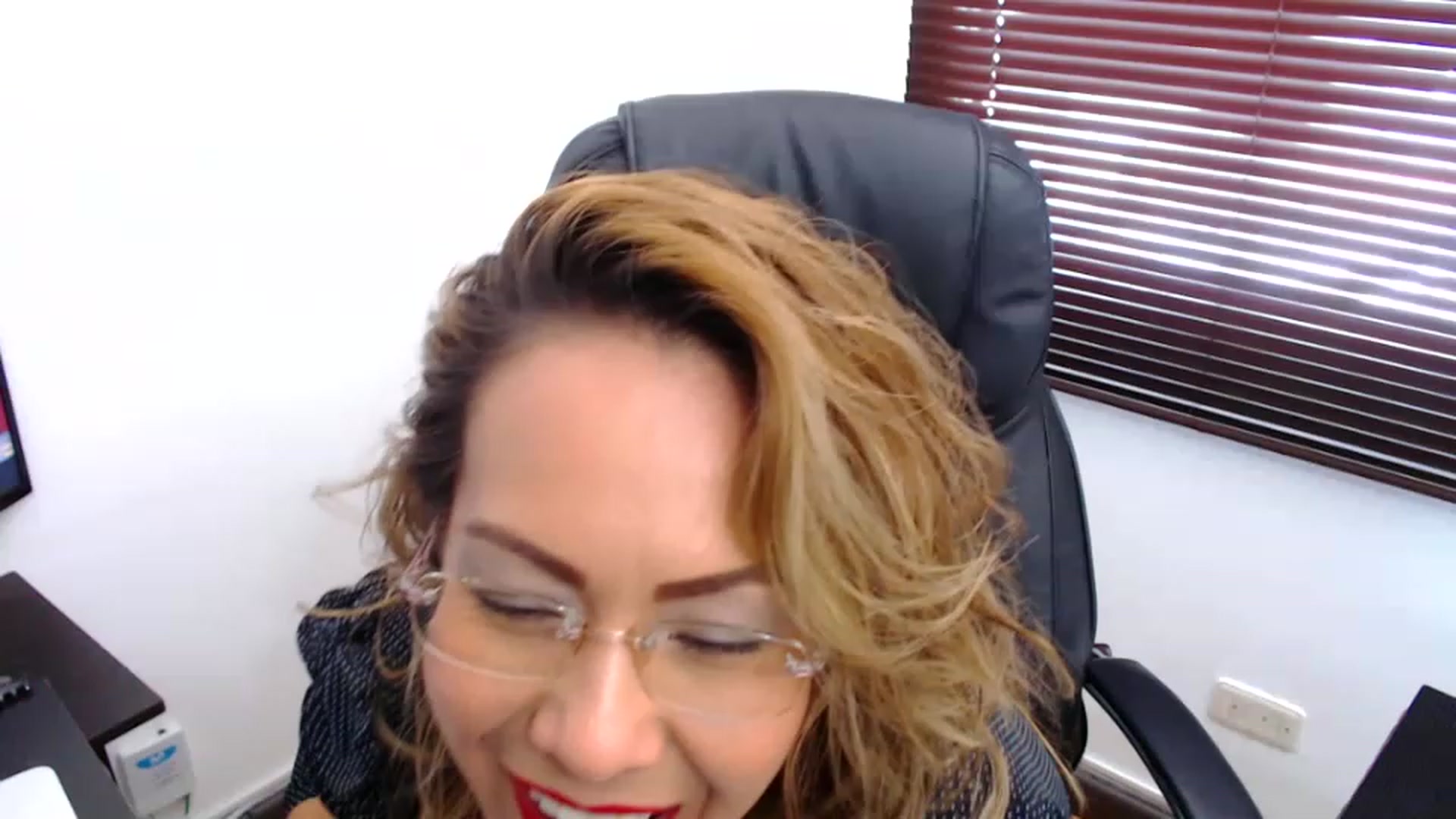 Gallery image thumbnail from office_secret's myfreecams stream on, 11/21/2022, 18:57 image 11 of 20